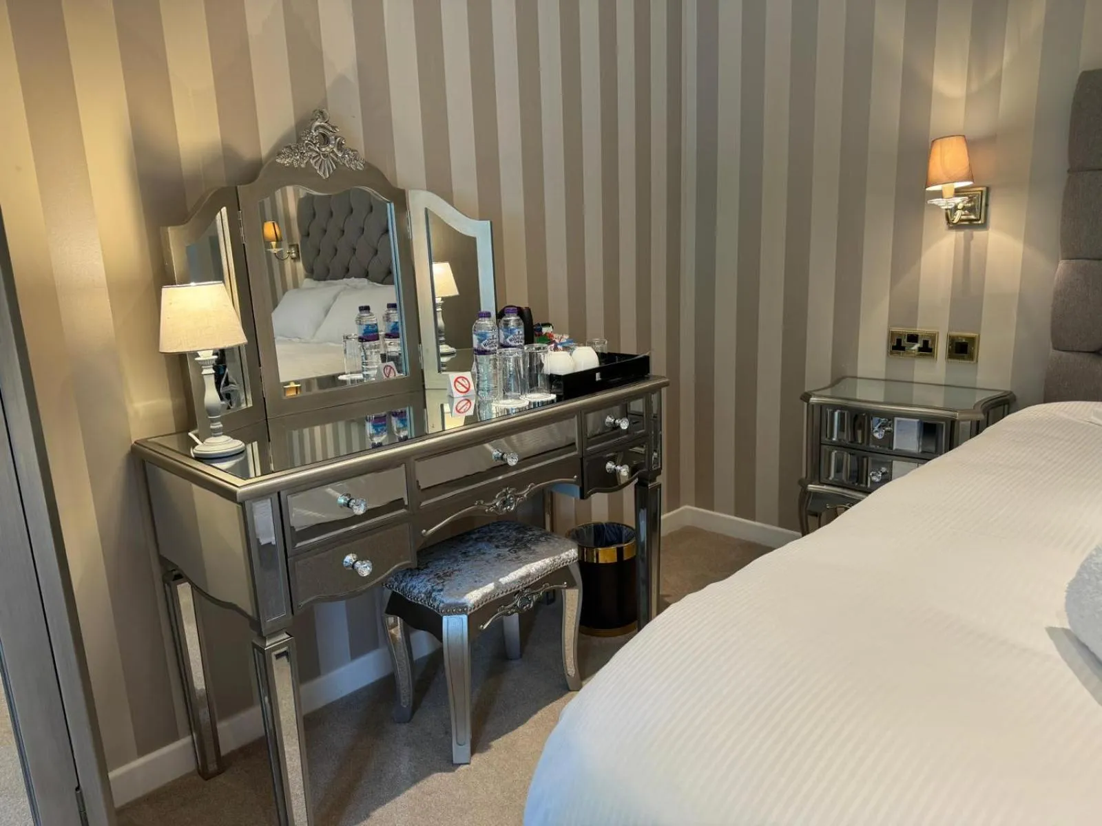 hair dresser, Bed in Wellwood Manor