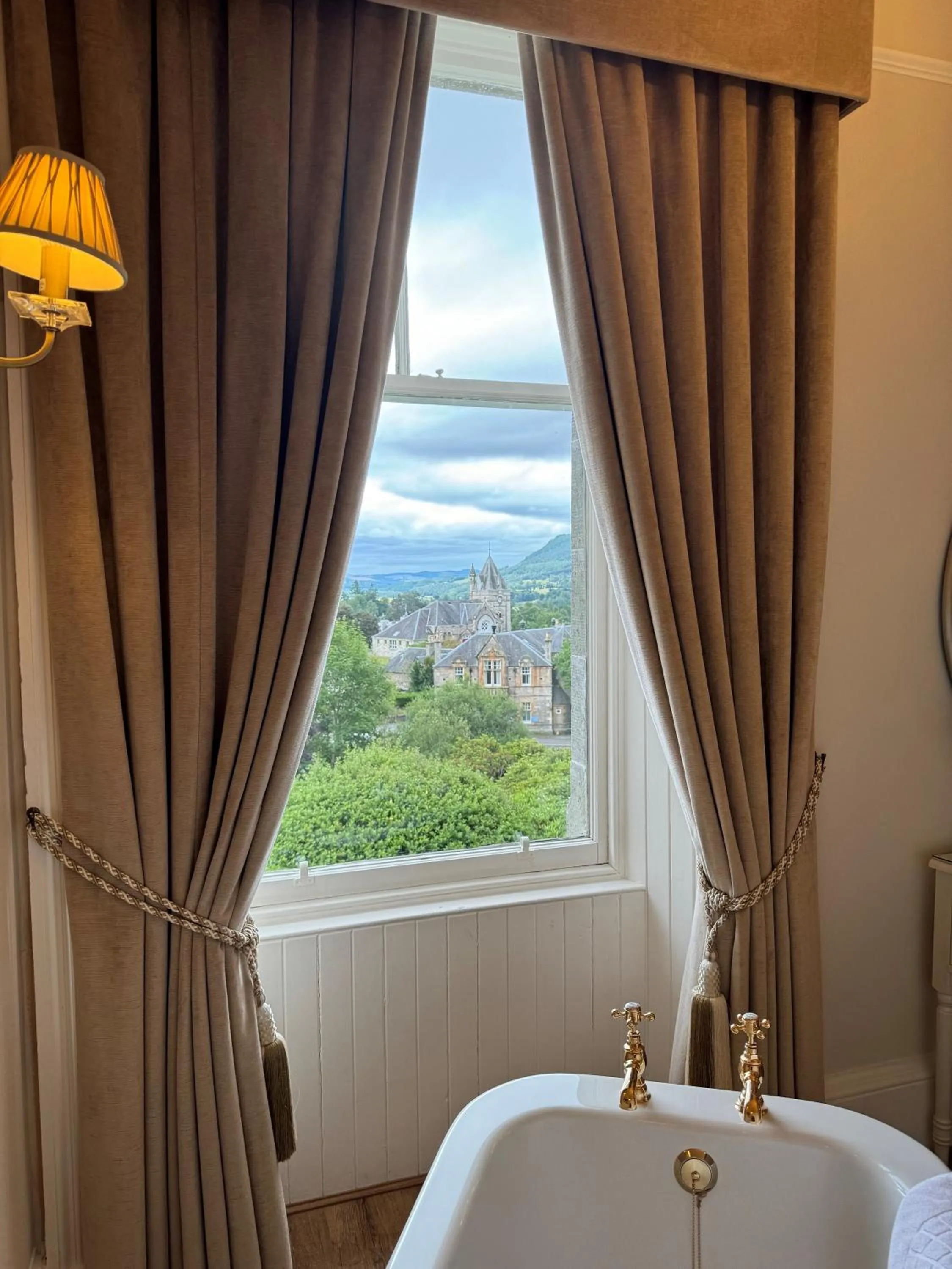 Bedroom, Bed in Wellwood Manor