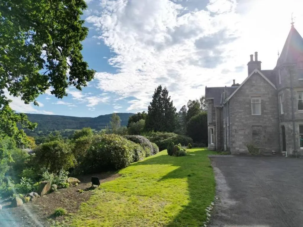 Property building in Wellwood Manor