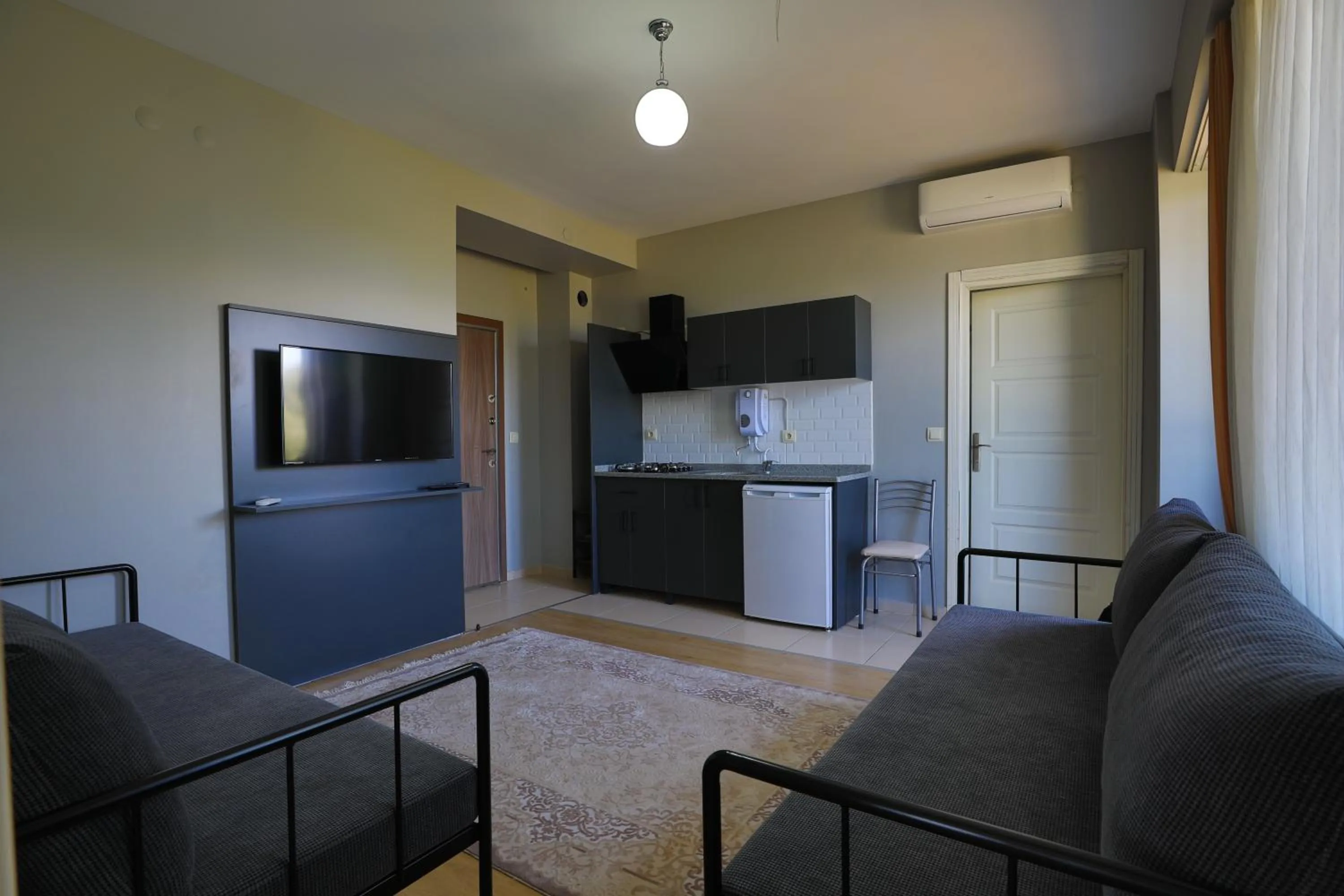 Communal lounge/ TV room in Kayi Apart Hotel