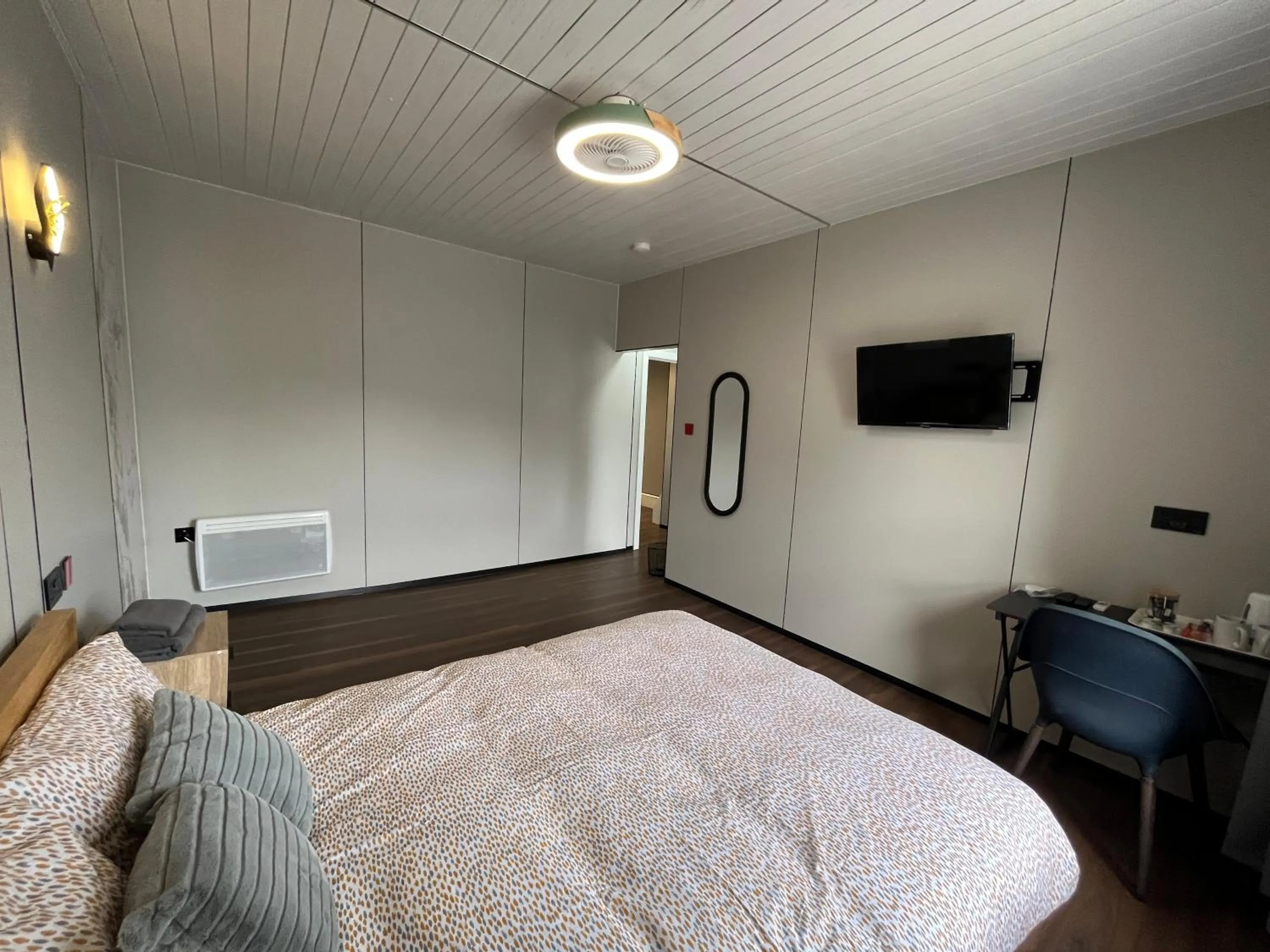 Bedroom, Bed in OYO Welsh Holiday Accommodation - Modern Stay