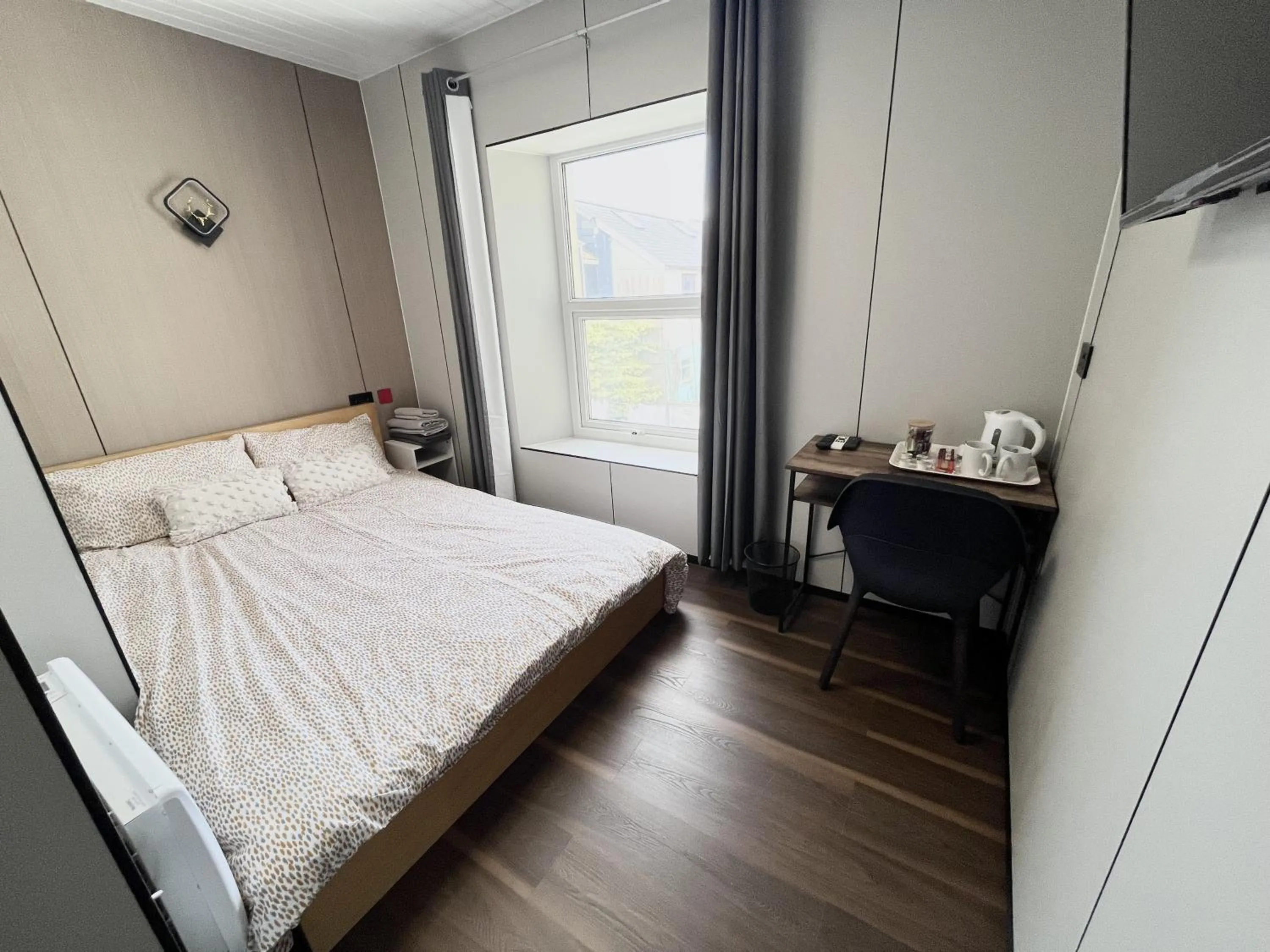 Bed in OYO Welsh Holiday Accommodation - Modern Stay