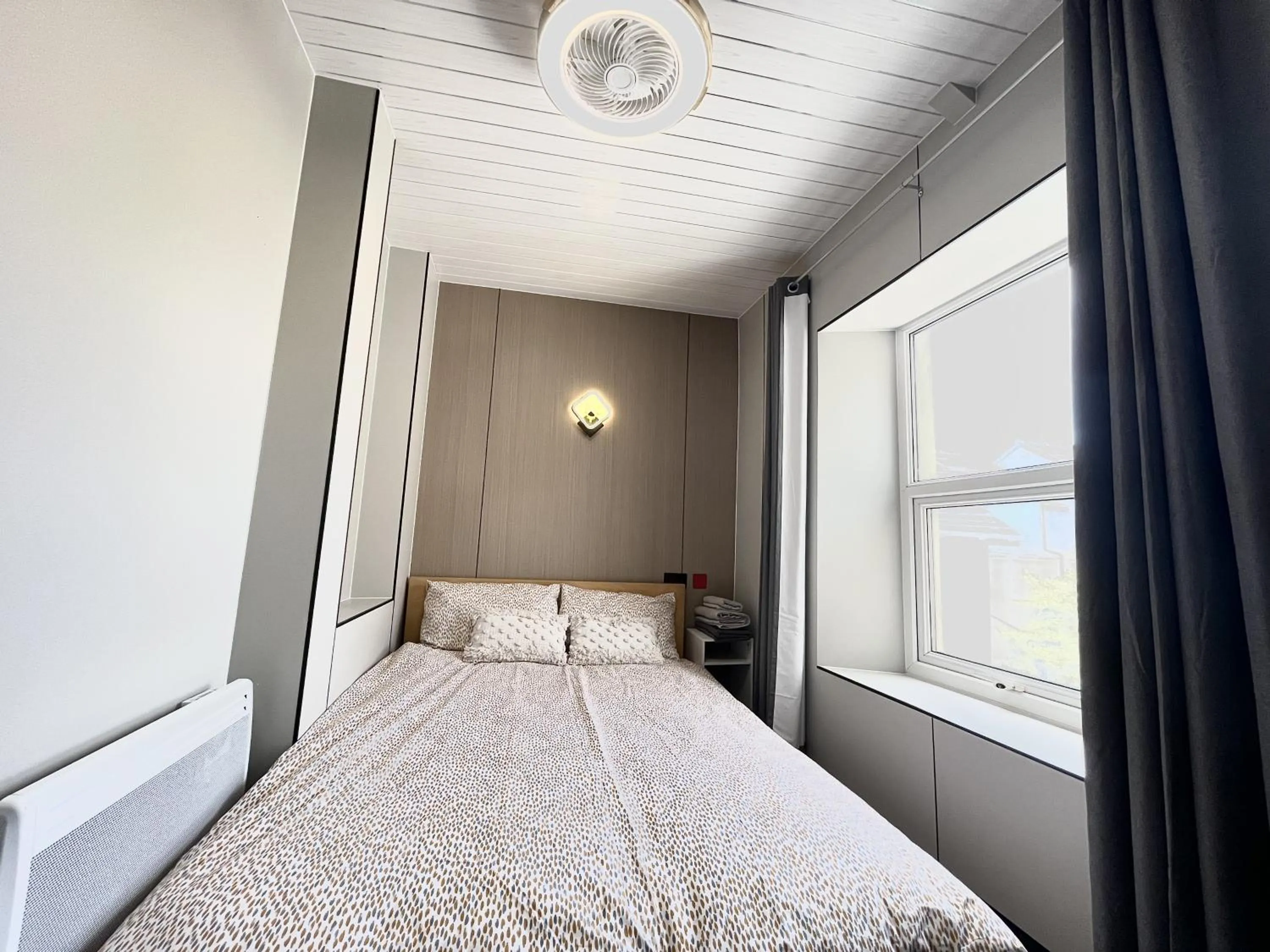 Bedroom, Bed in OYO Welsh Holiday Accommodation - Modern Stay