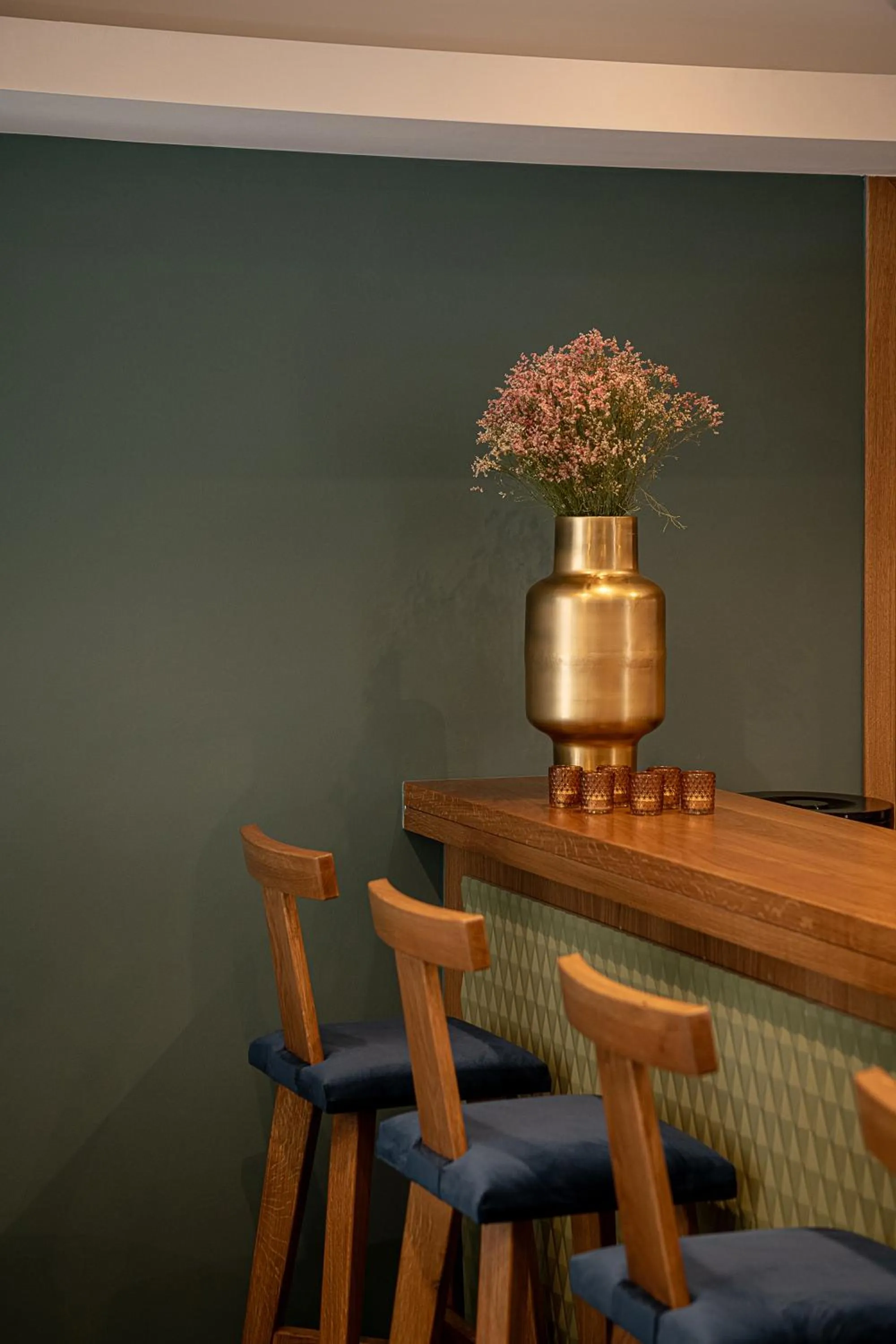 Miss Marrone City Hotel