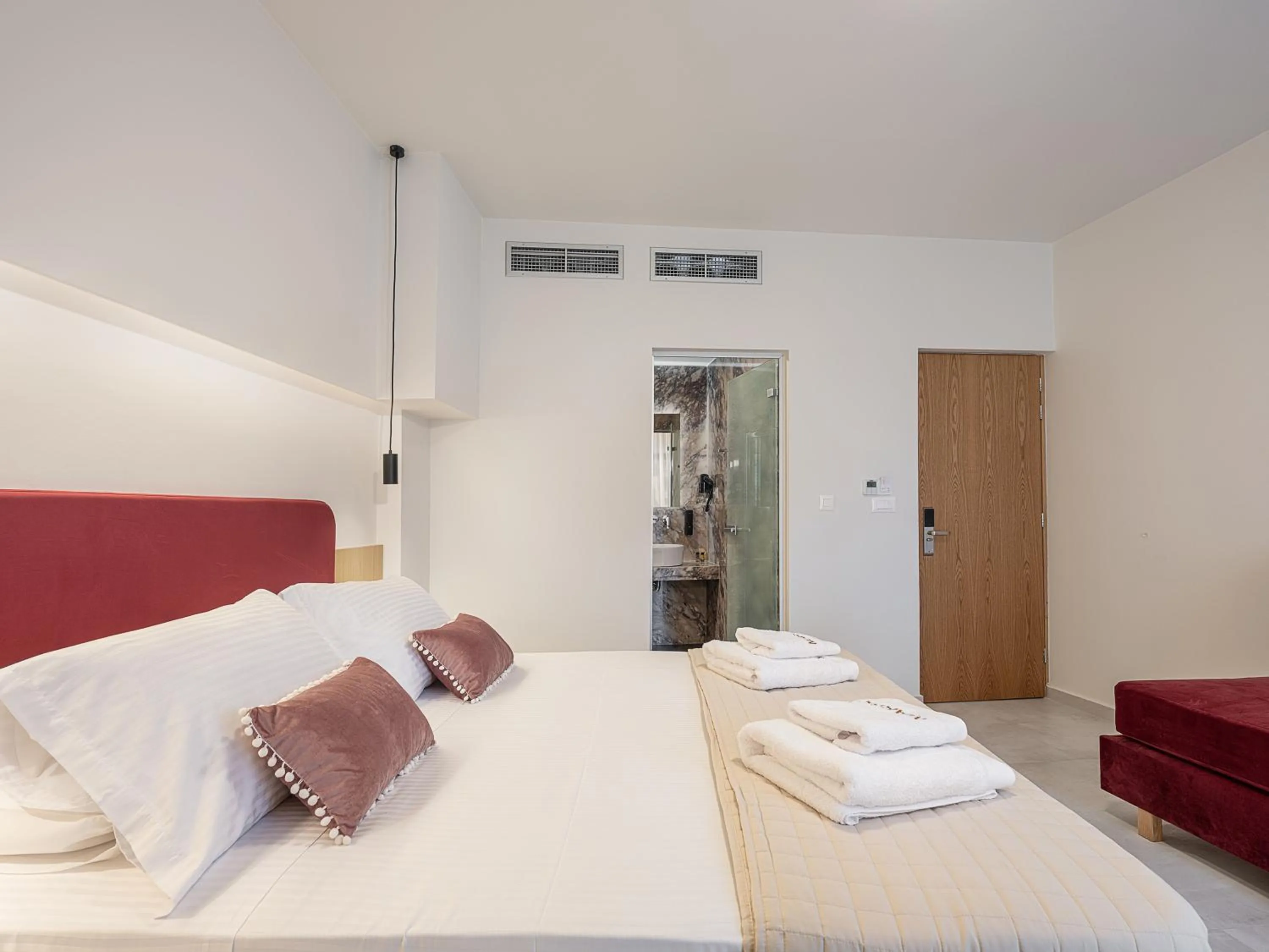 Bed in Miss Marrone City Hotel