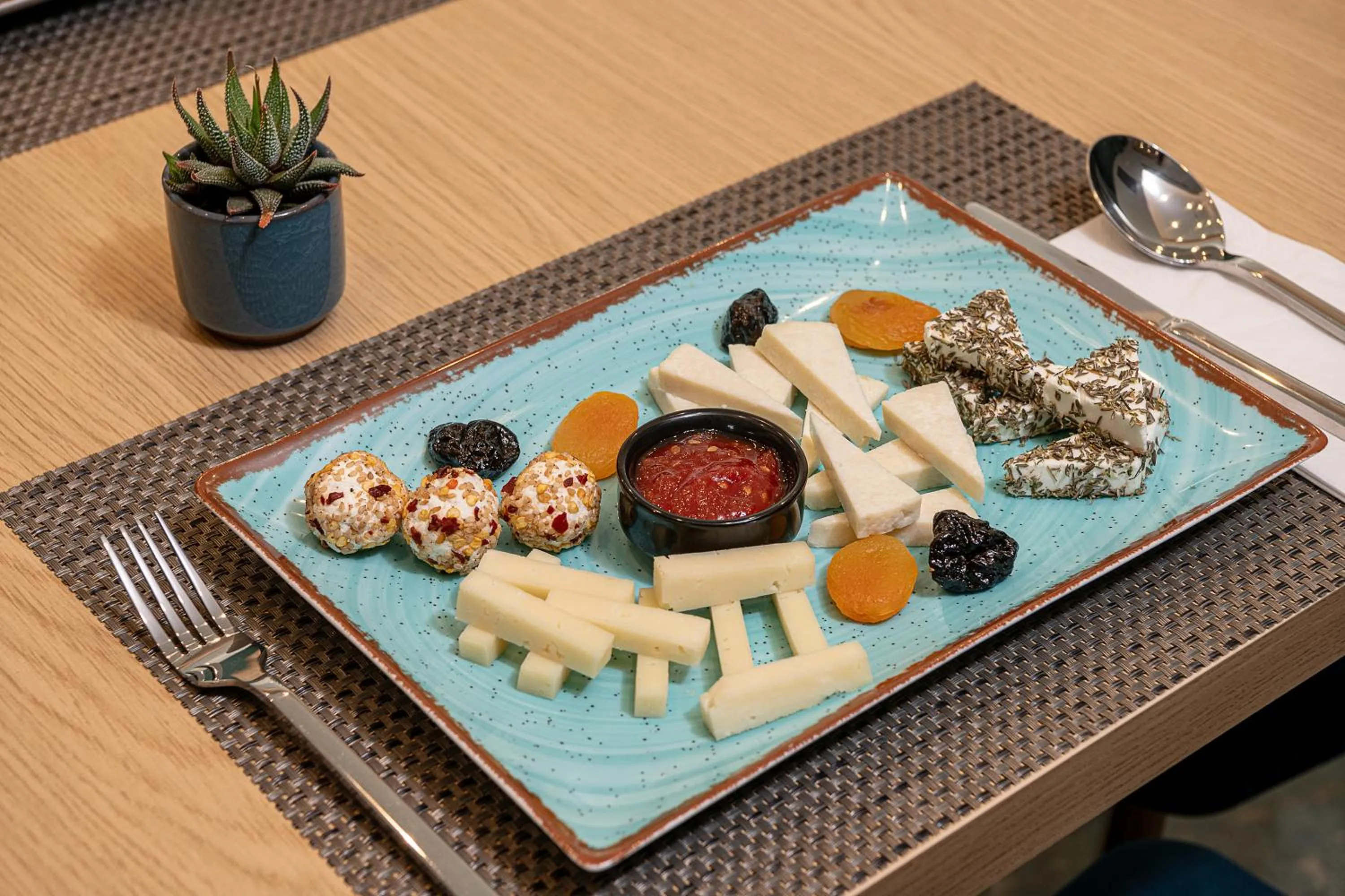 Food and drinks in Miss Marrone City Hotel