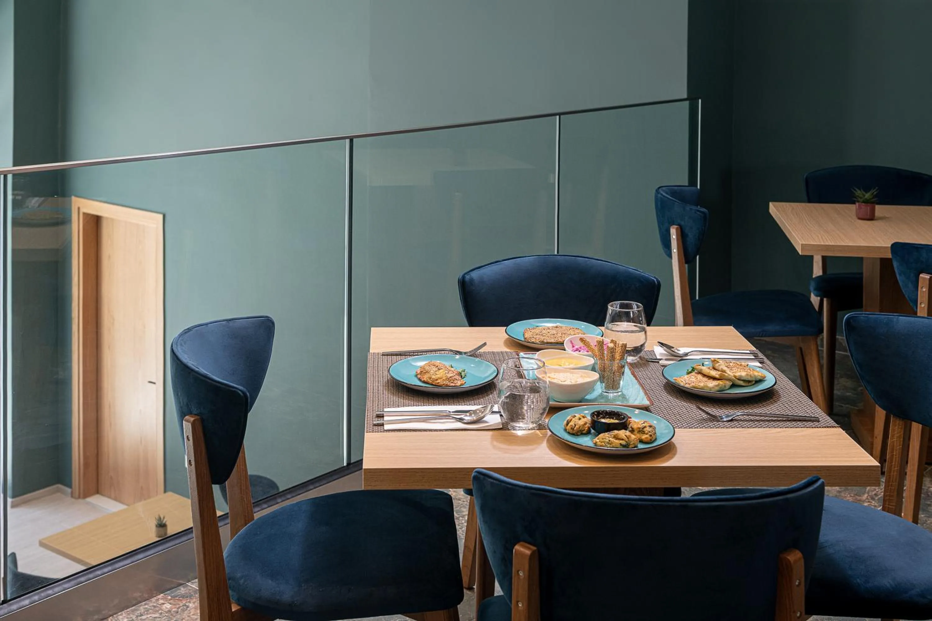 Restaurant/places to eat in Miss Marrone City Hotel