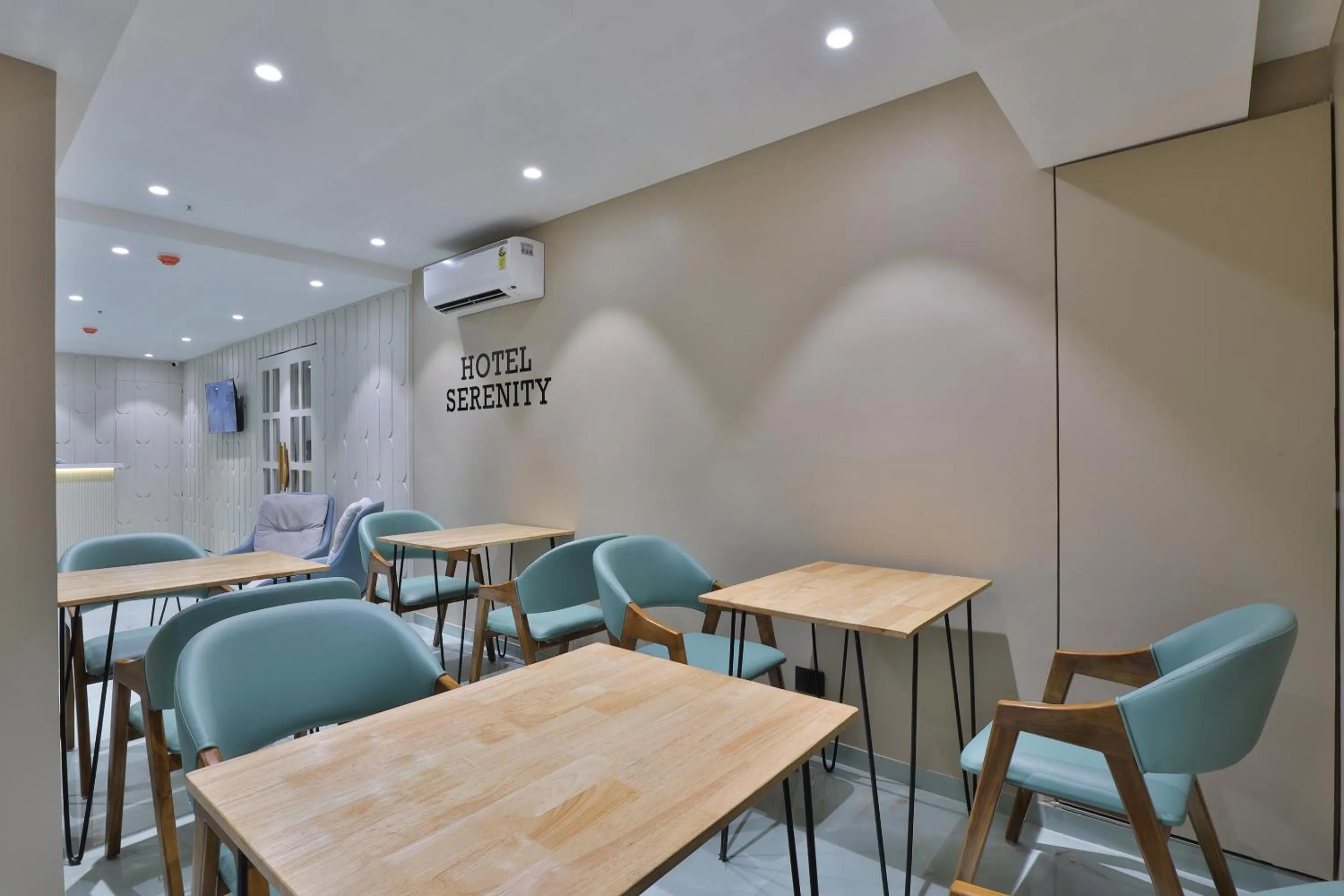 Dining area in Hotel Serenity