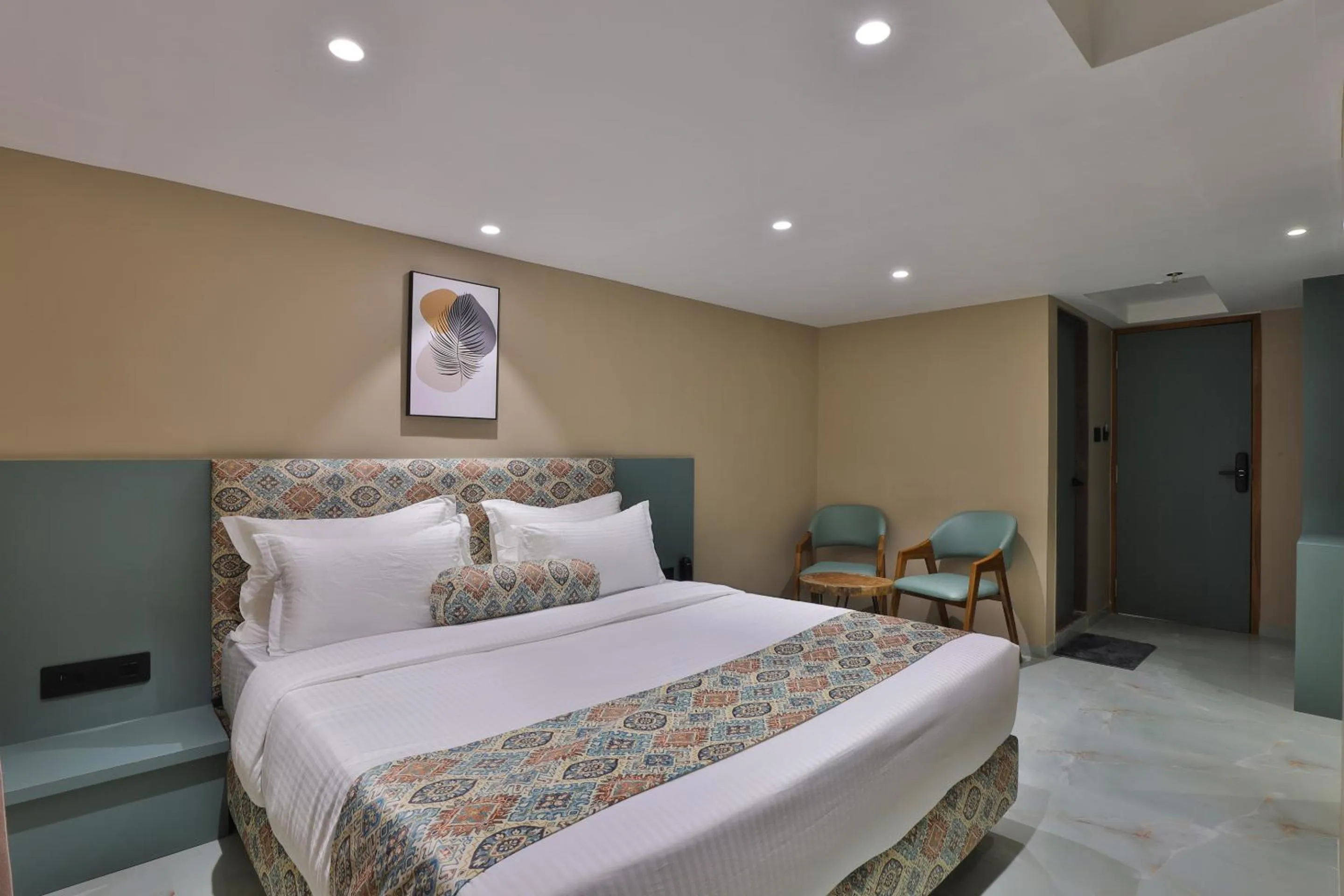 Bedroom, Bed in Hotel Serenity