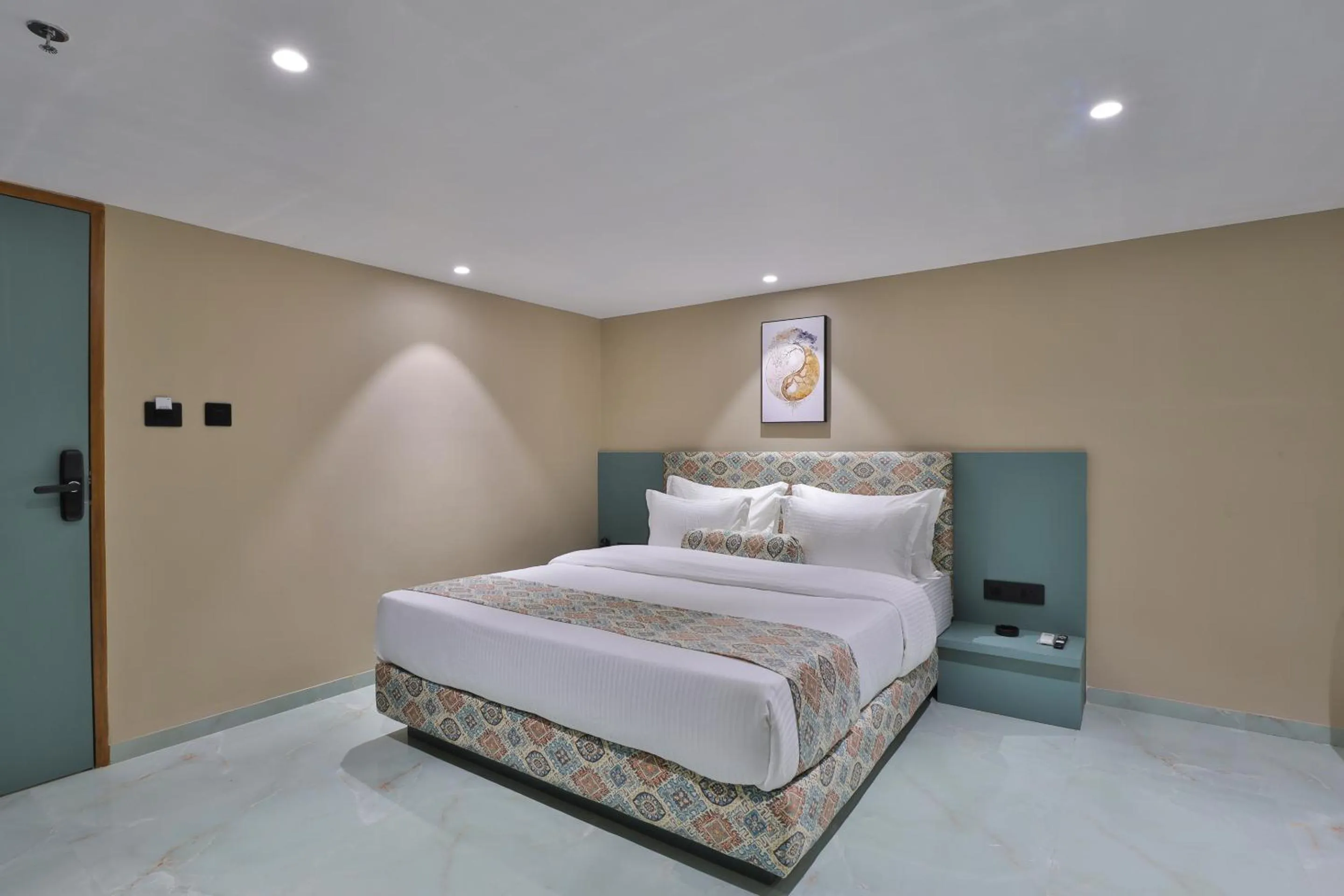 Bedroom, Bed in Hotel Serenity