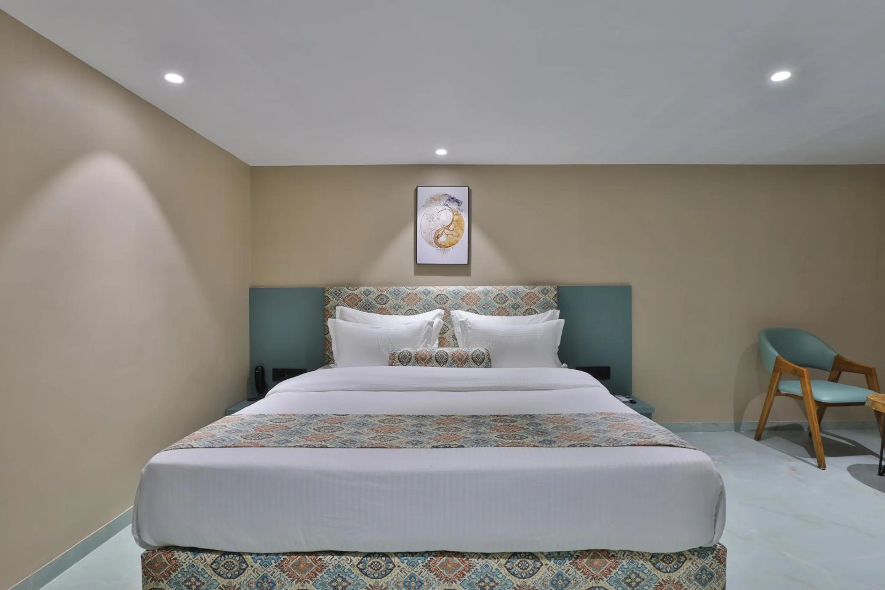 Bedroom, Bed in Hotel Serenity