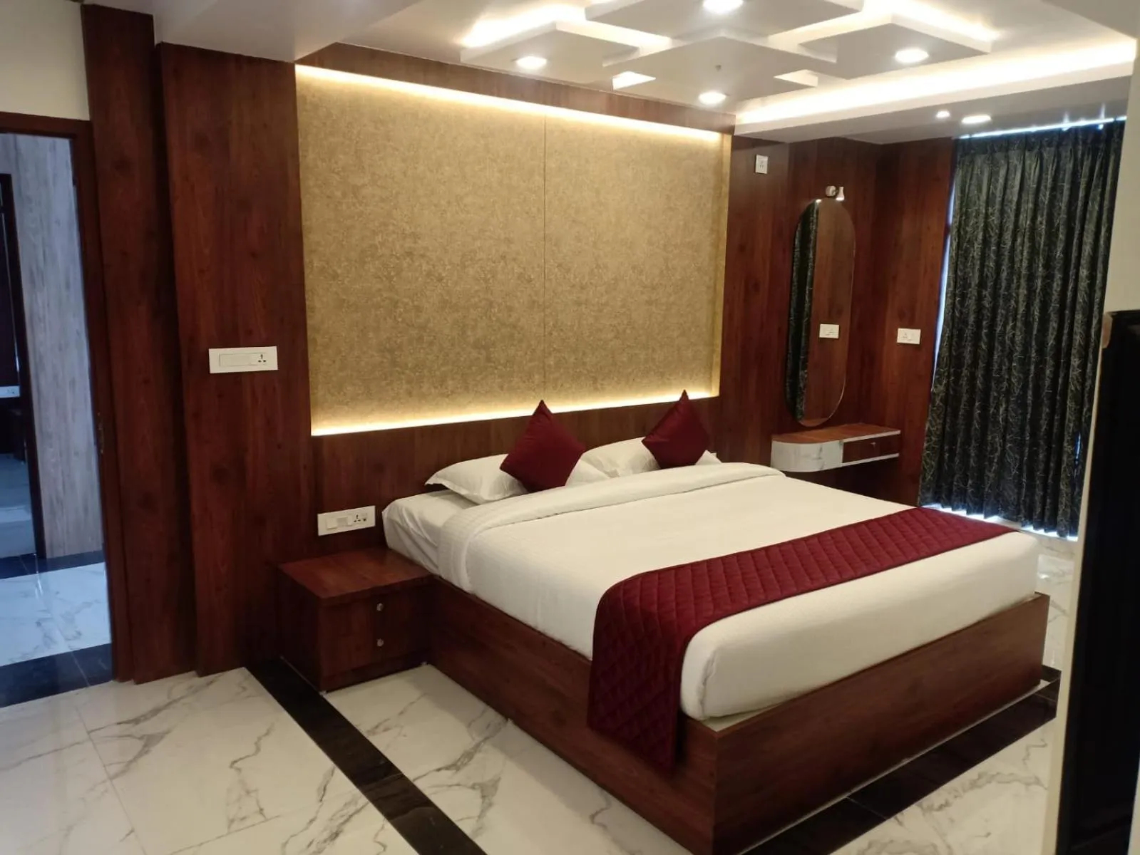 Bedroom, Bed in Lakshmi Mahal - V Inn