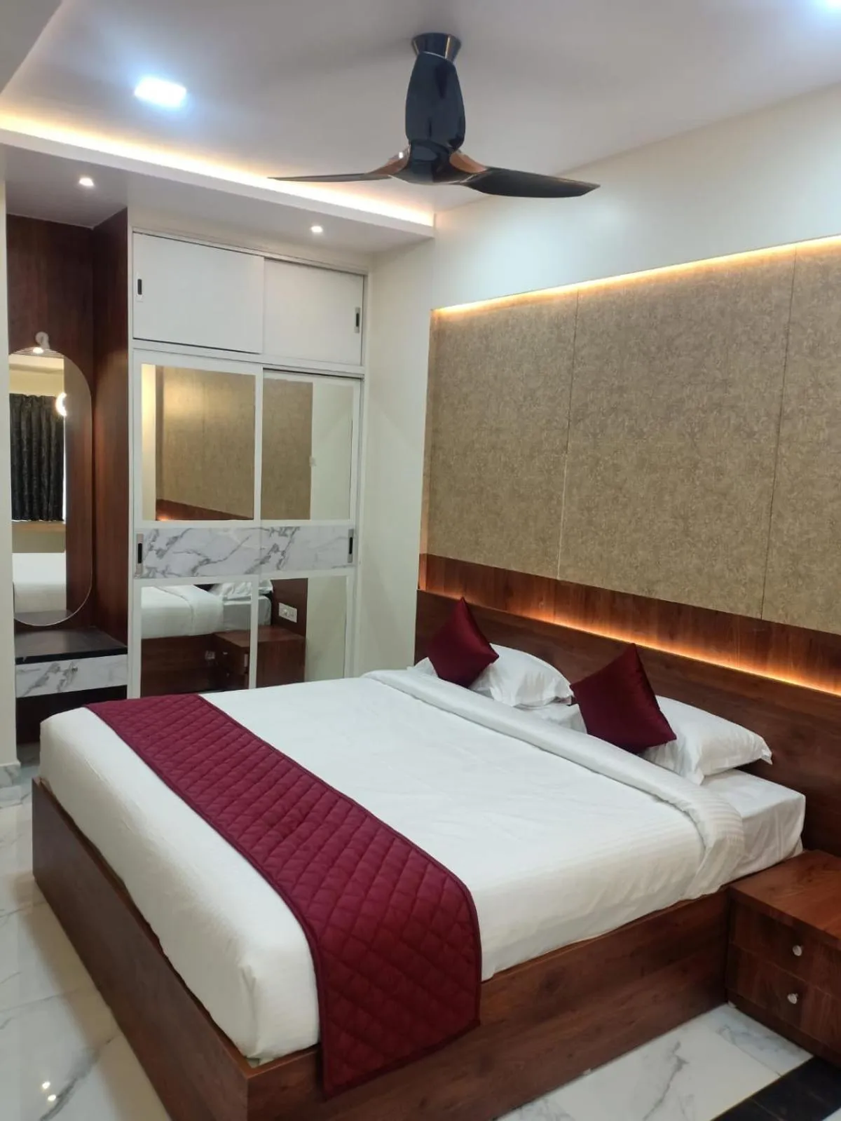 Bedroom, Bed in Lakshmi Mahal - V Inn