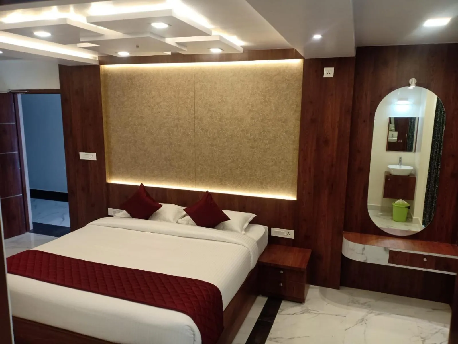 Bedroom, Bed in Lakshmi Mahal - V Inn