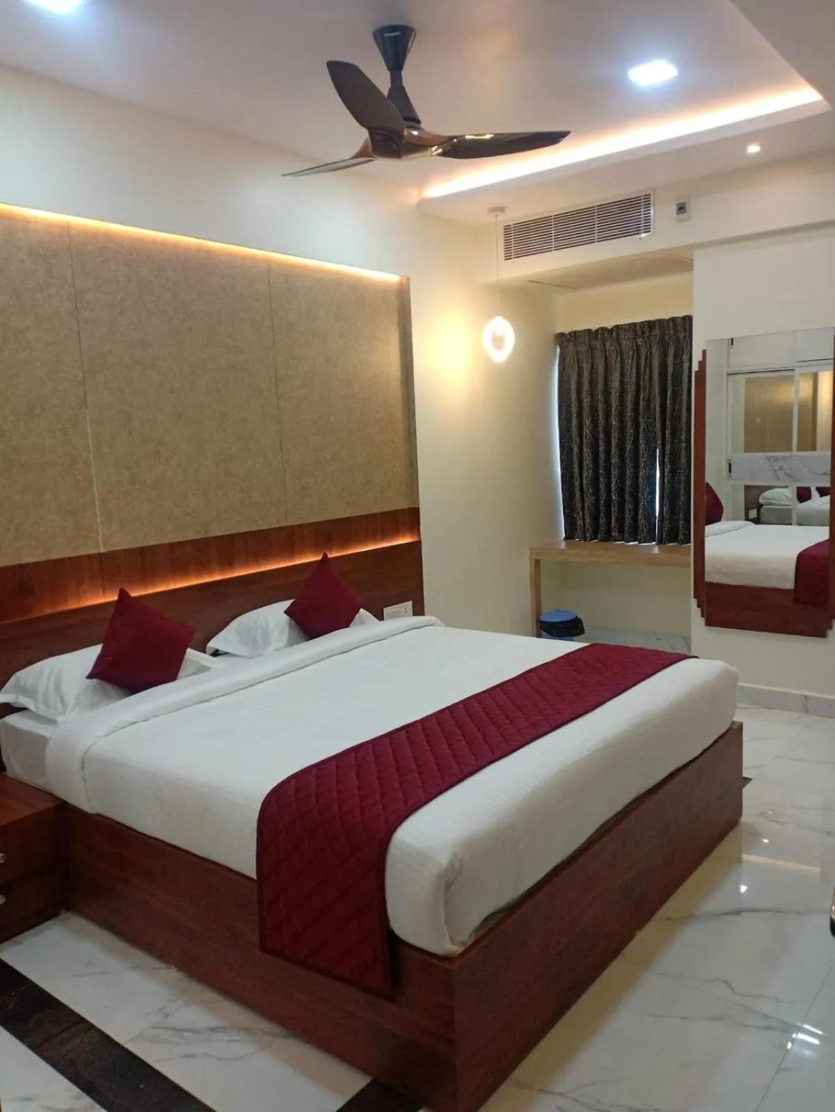 Bedroom, Bed in Lakshmi Mahal - V Inn