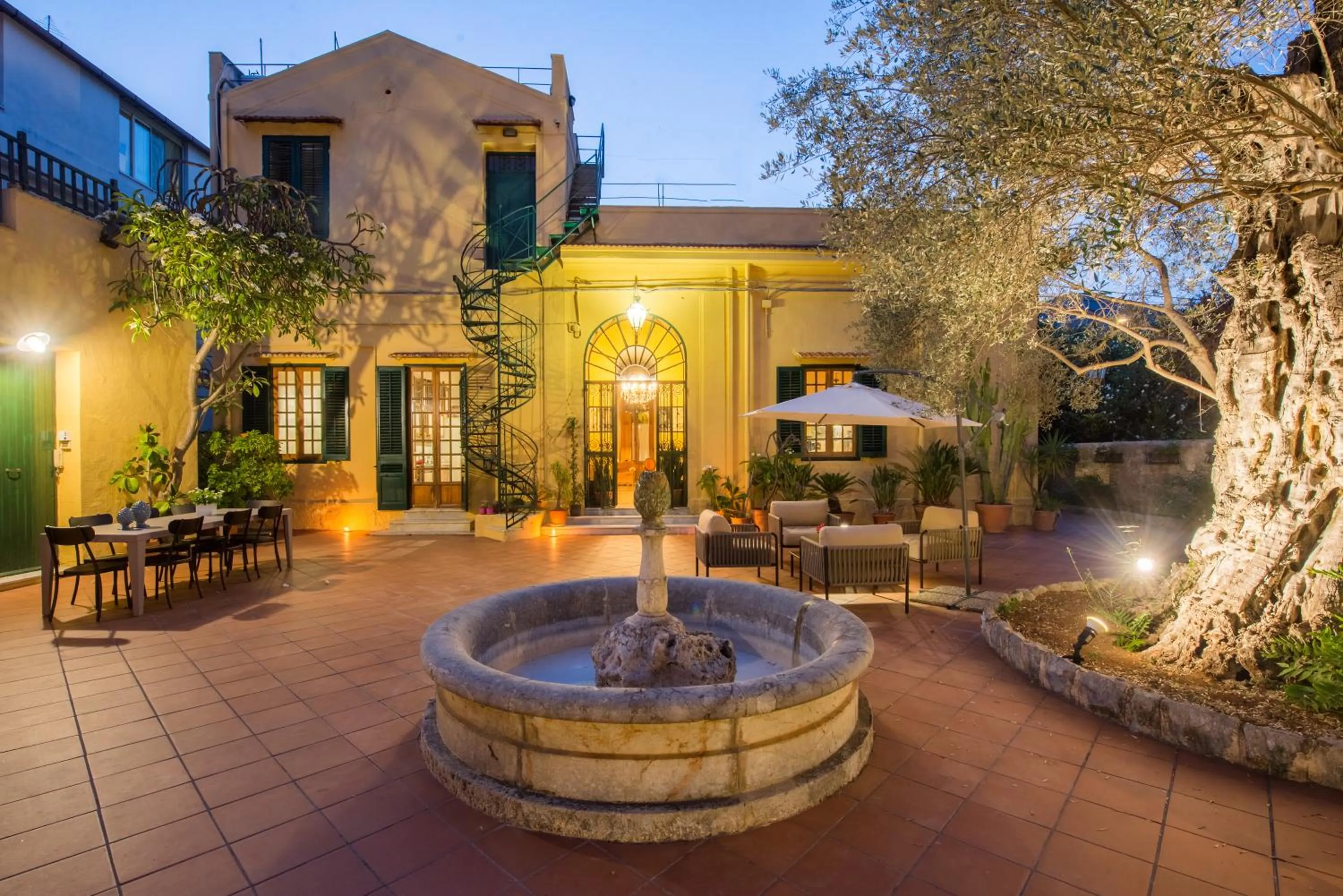 Facade/entrance in Lovely Room by Mondello Beach