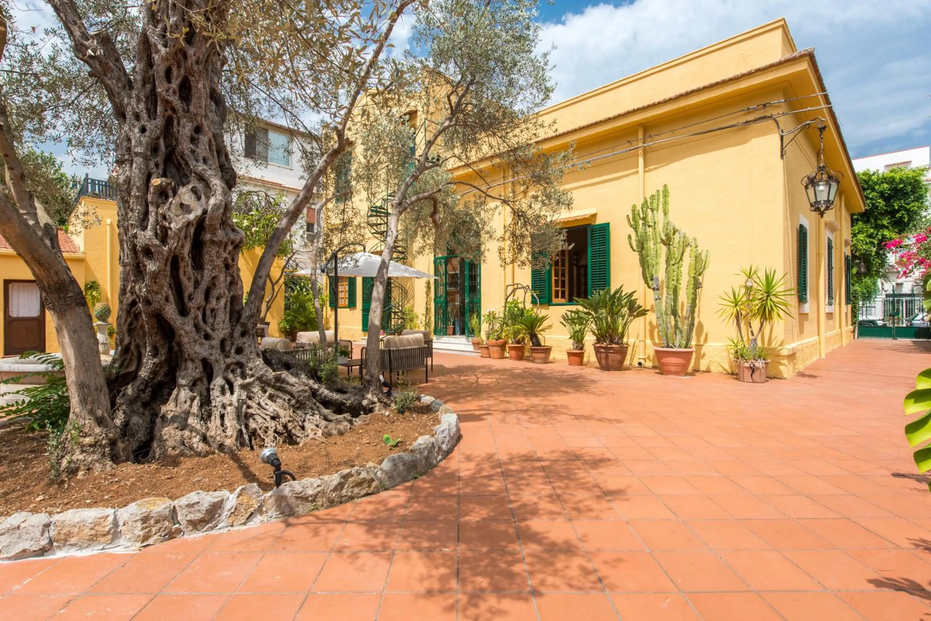 Facade/entrance in Lovely Room by Mondello Beach