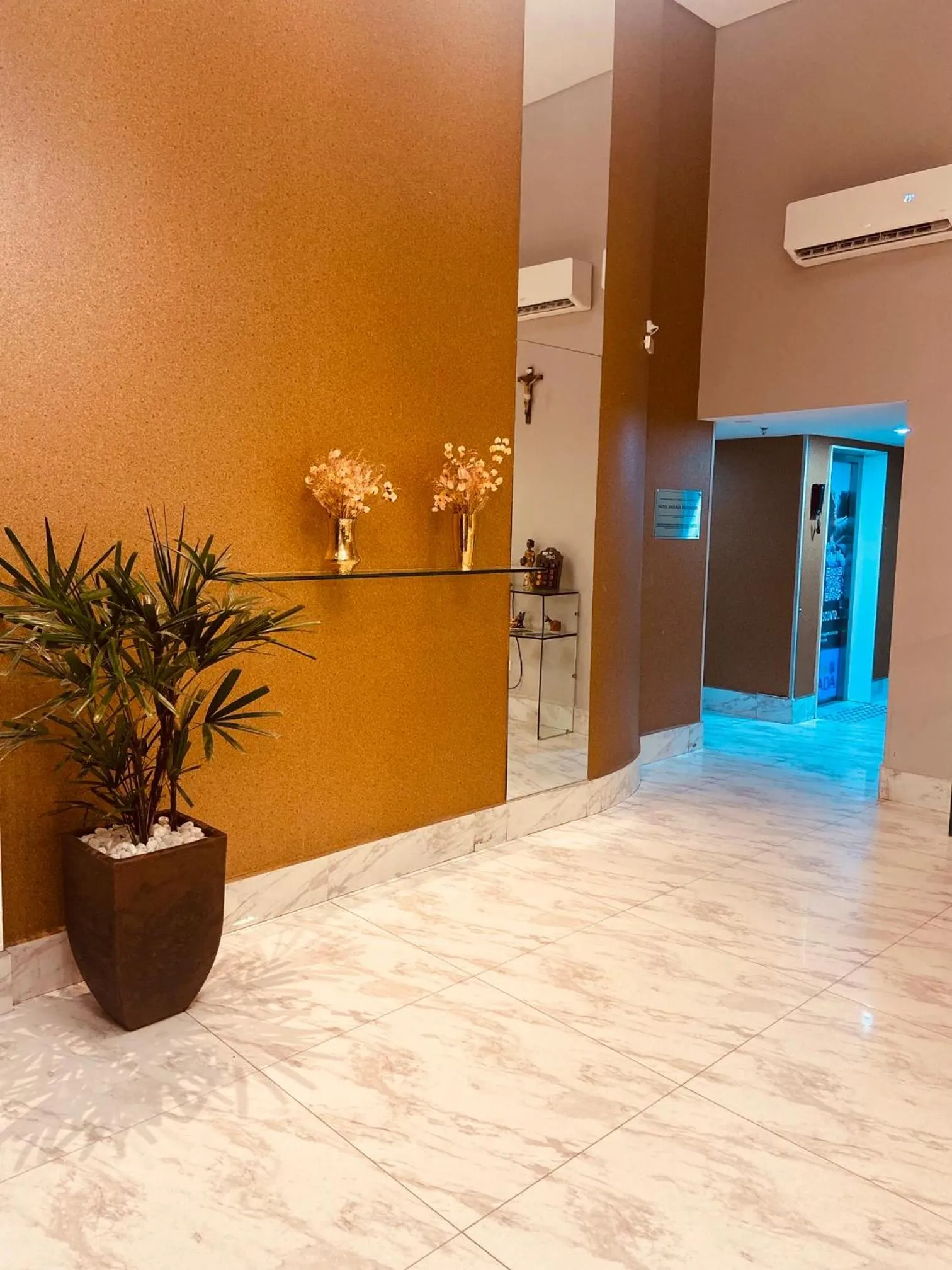 Communal lounge/ TV room in Hotel Enseada Boa Viagem