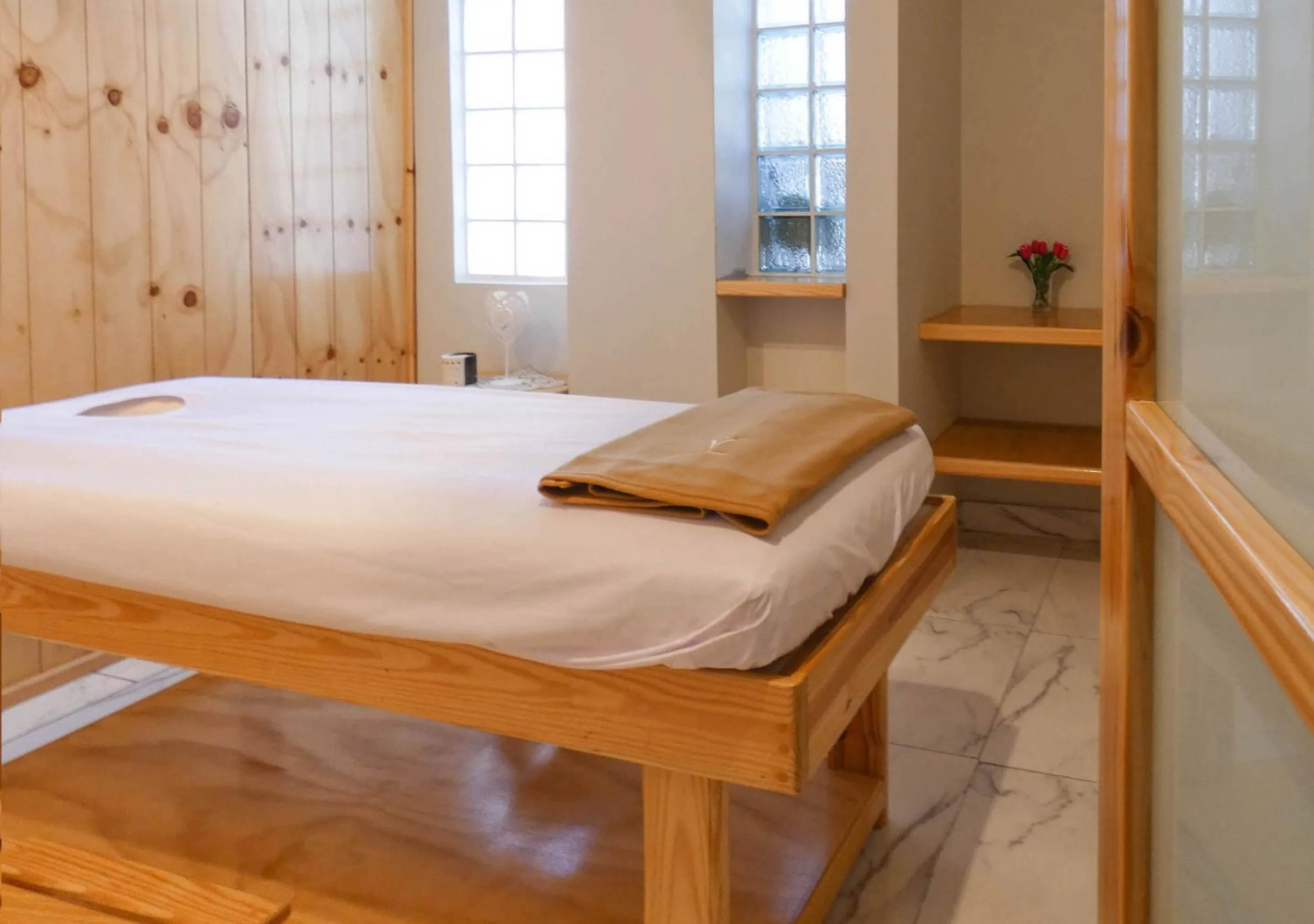 Hot Tub, Bed in Hotel Plaza