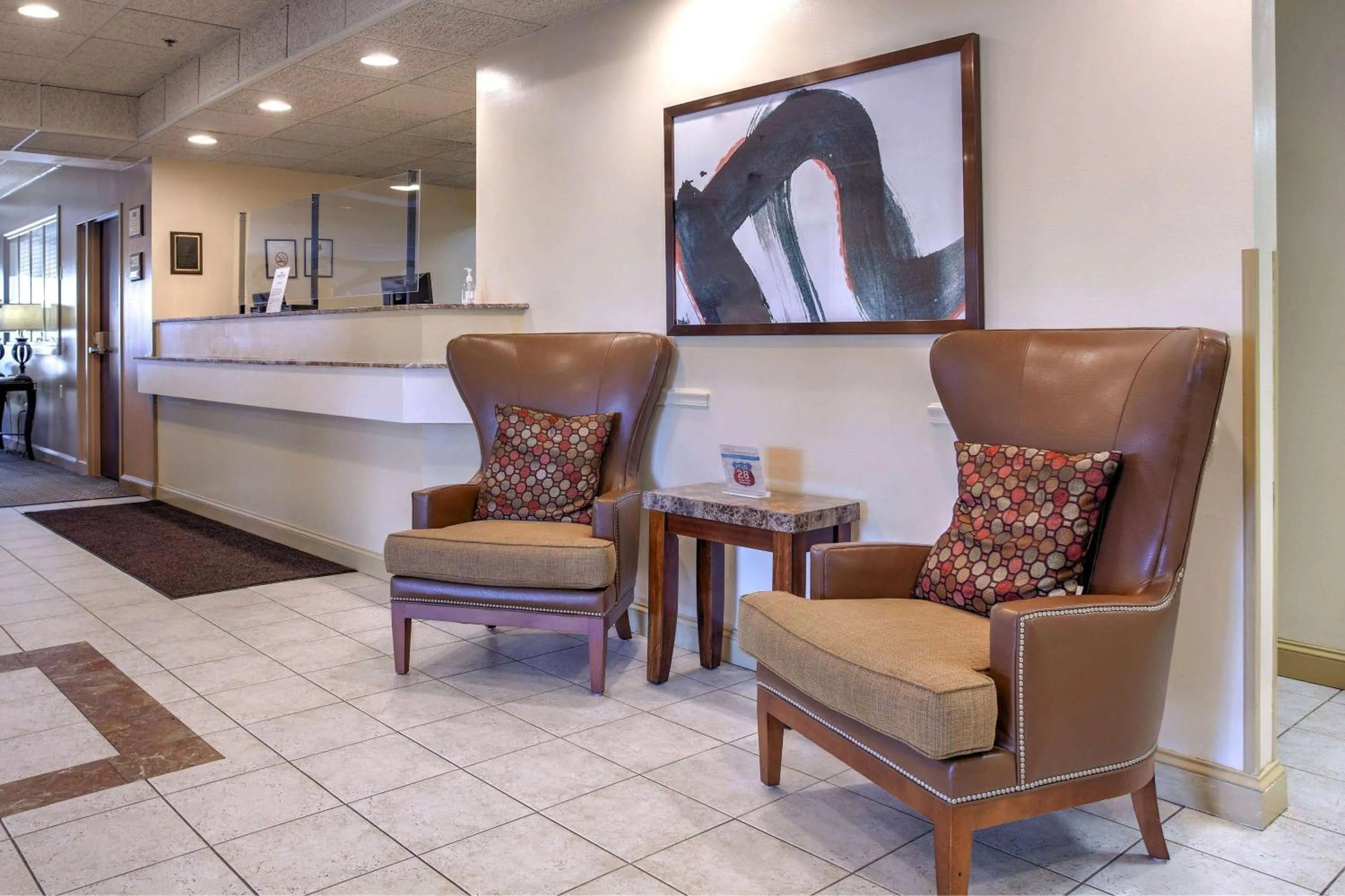 Lobby or reception in Howard Johnson by Wyndham Amherst Hadley
