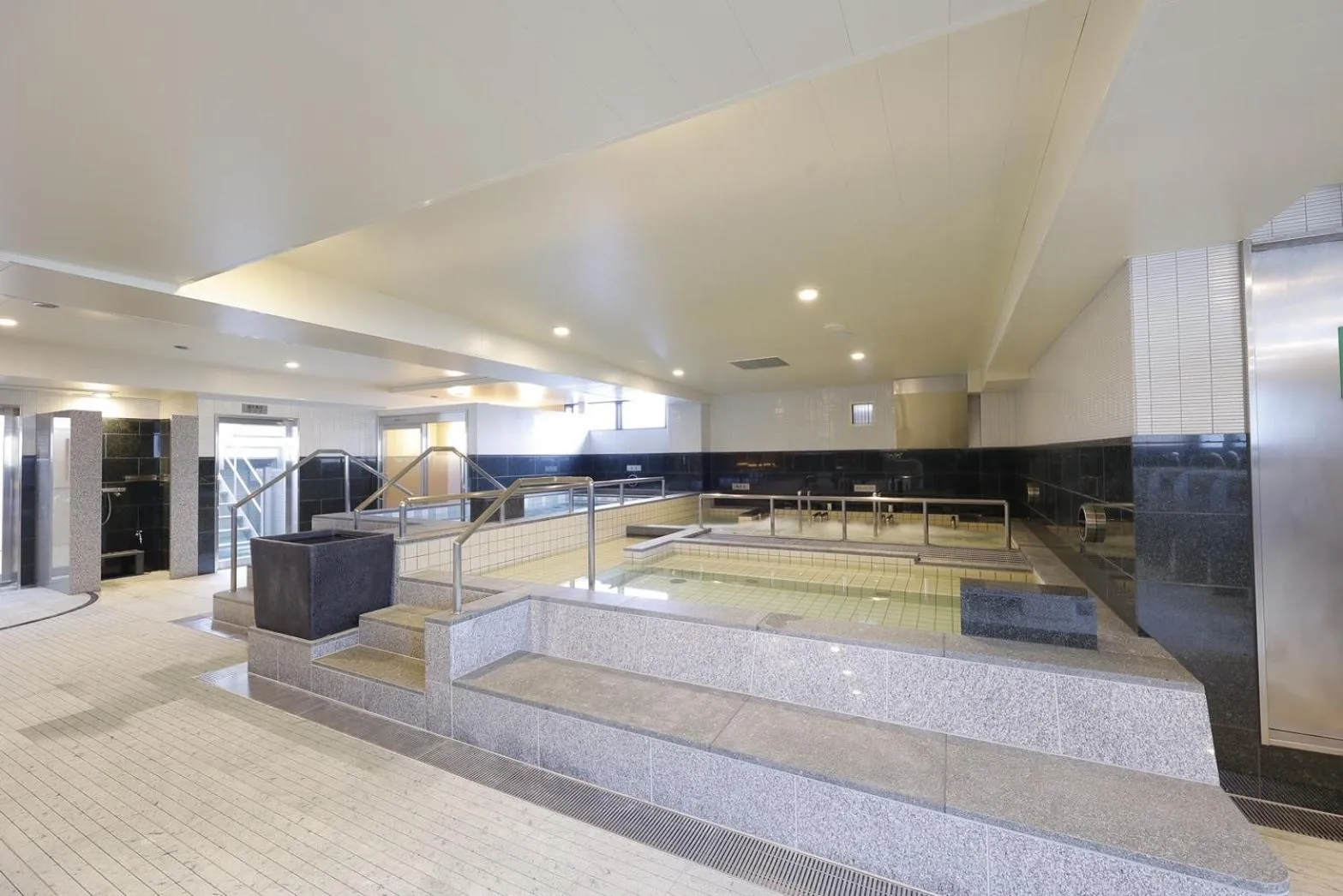 Public Bath in Sauna & Capsule Hotel Rumor Plaza