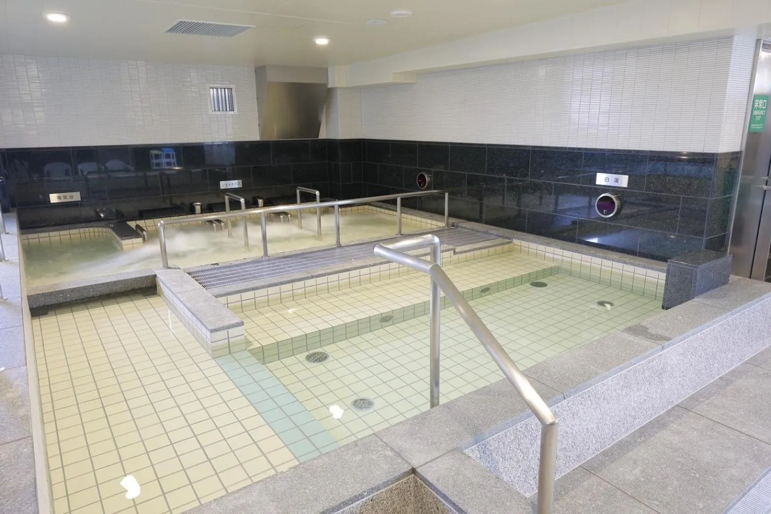 Public Bath in Sauna & Capsule Hotel Rumor Plaza