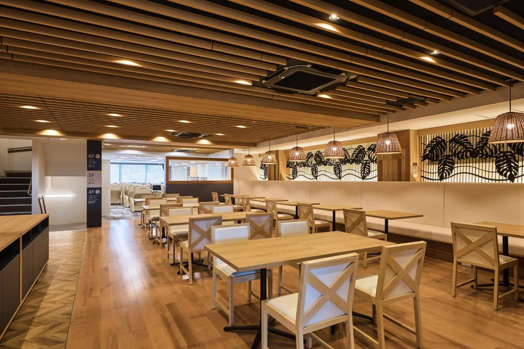 Restaurant/places to eat in Sauna & Capsule Hotel Rumor Plaza