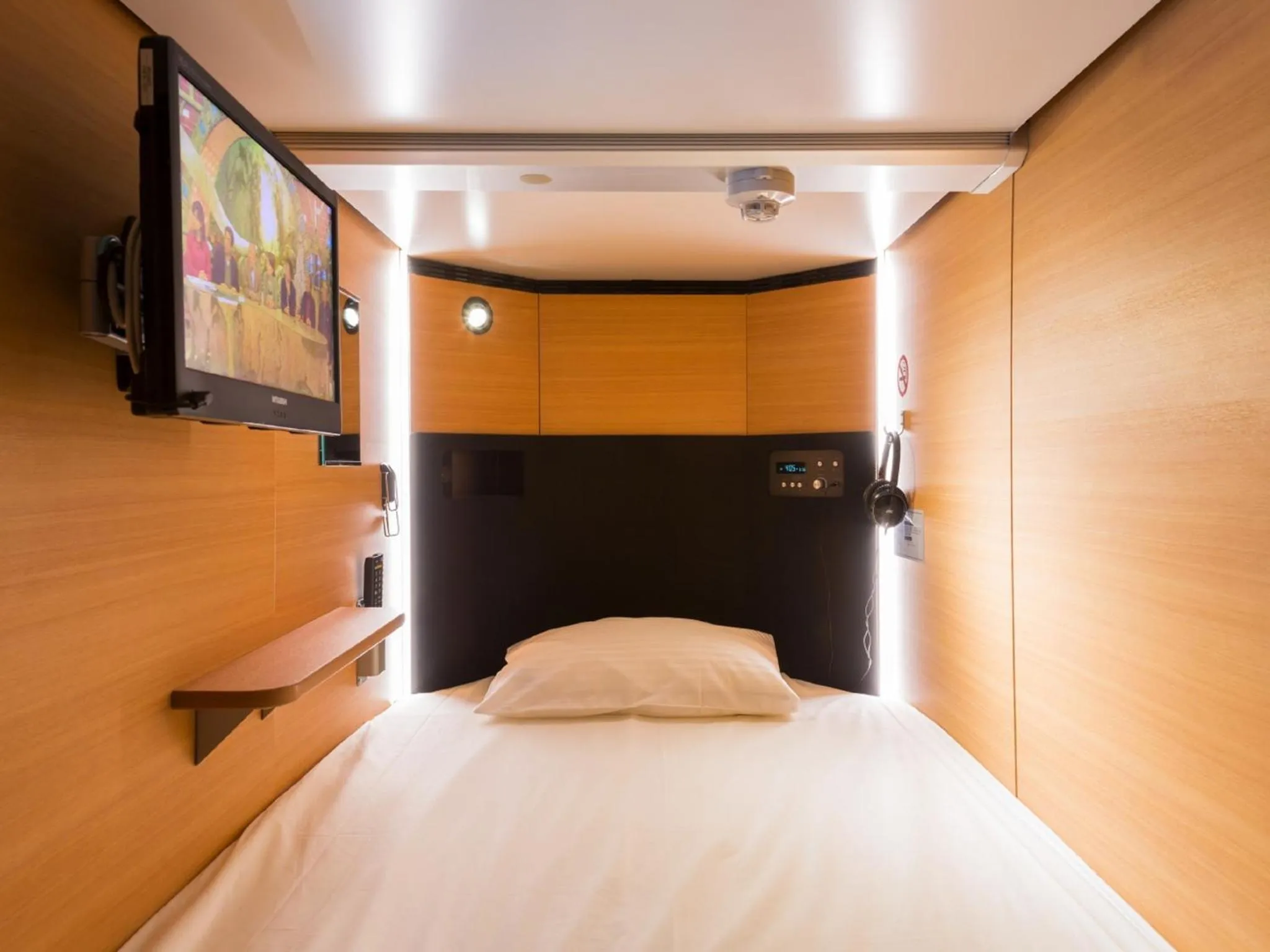 Photo of the whole room, Bed in Sauna & Capsule Hotel Rumor Plaza