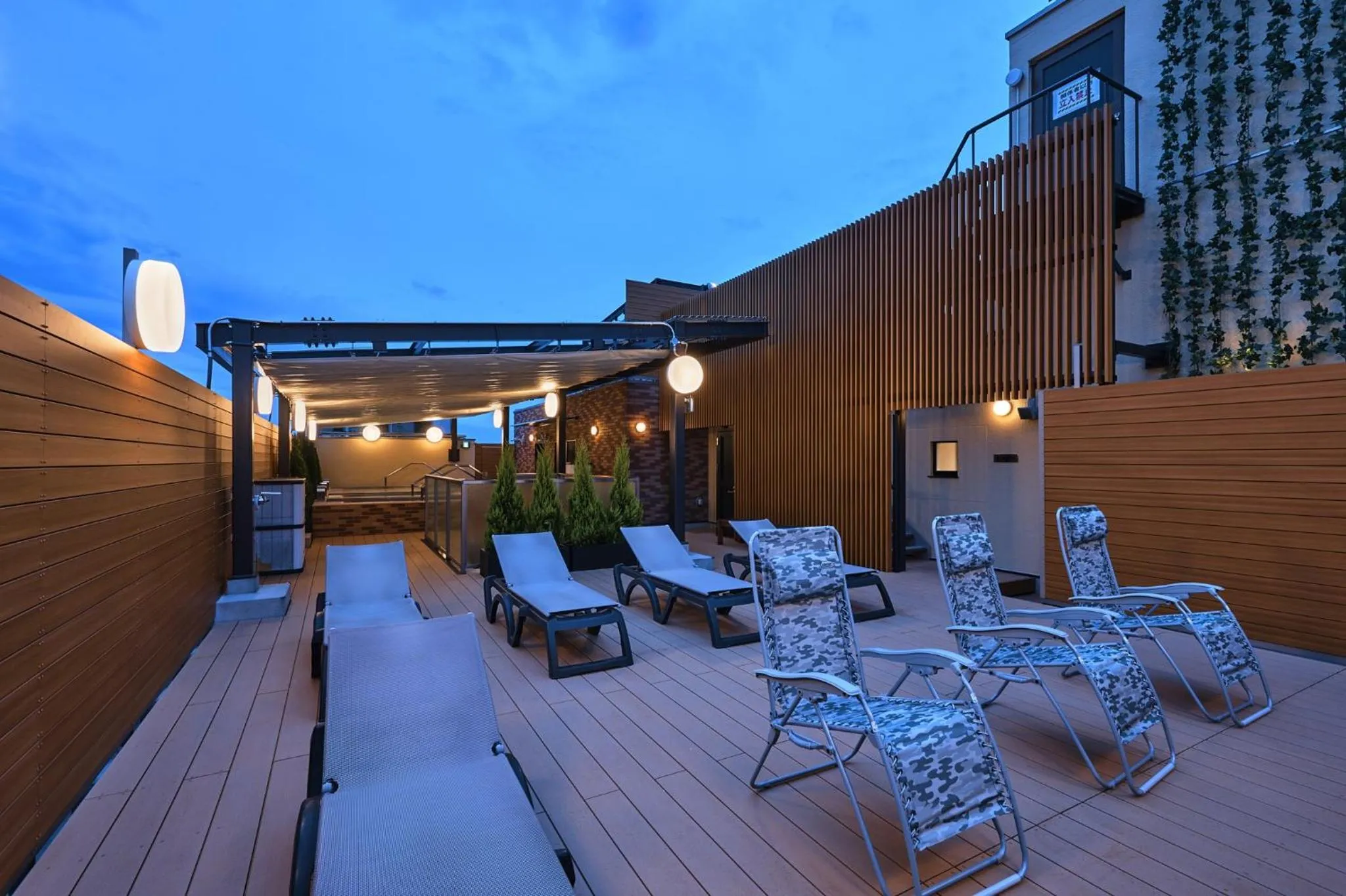 sunbed in Sauna & Capsule Hotel Rumor Plaza