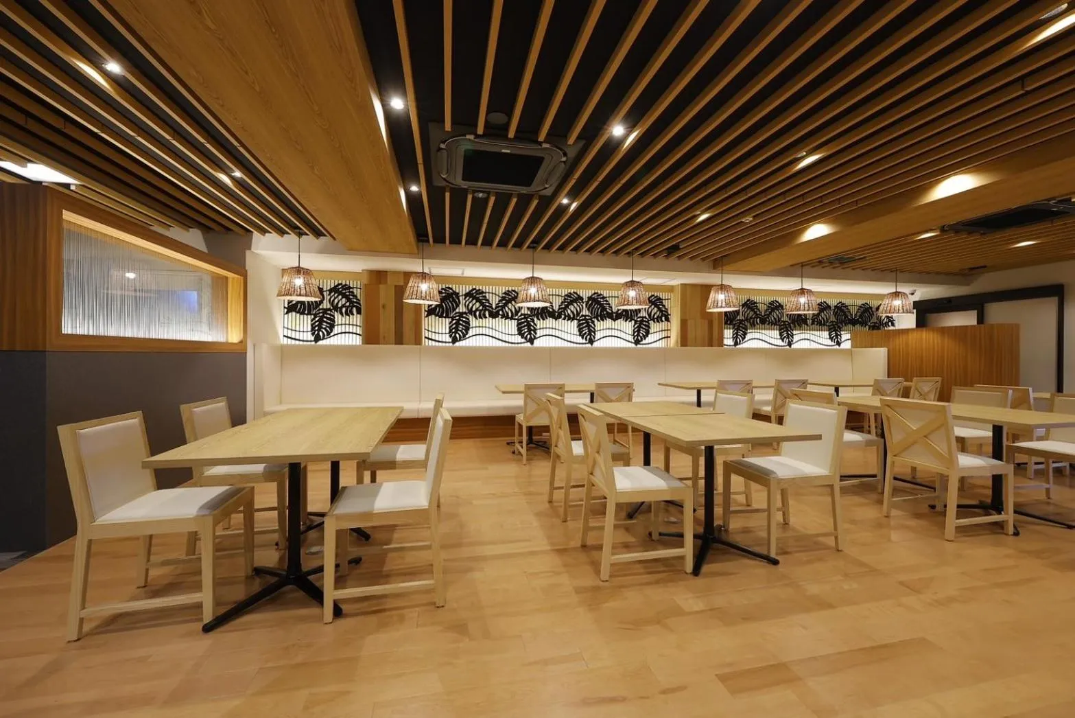 Restaurant/places to eat in Sauna & Capsule Hotel Rumor Plaza