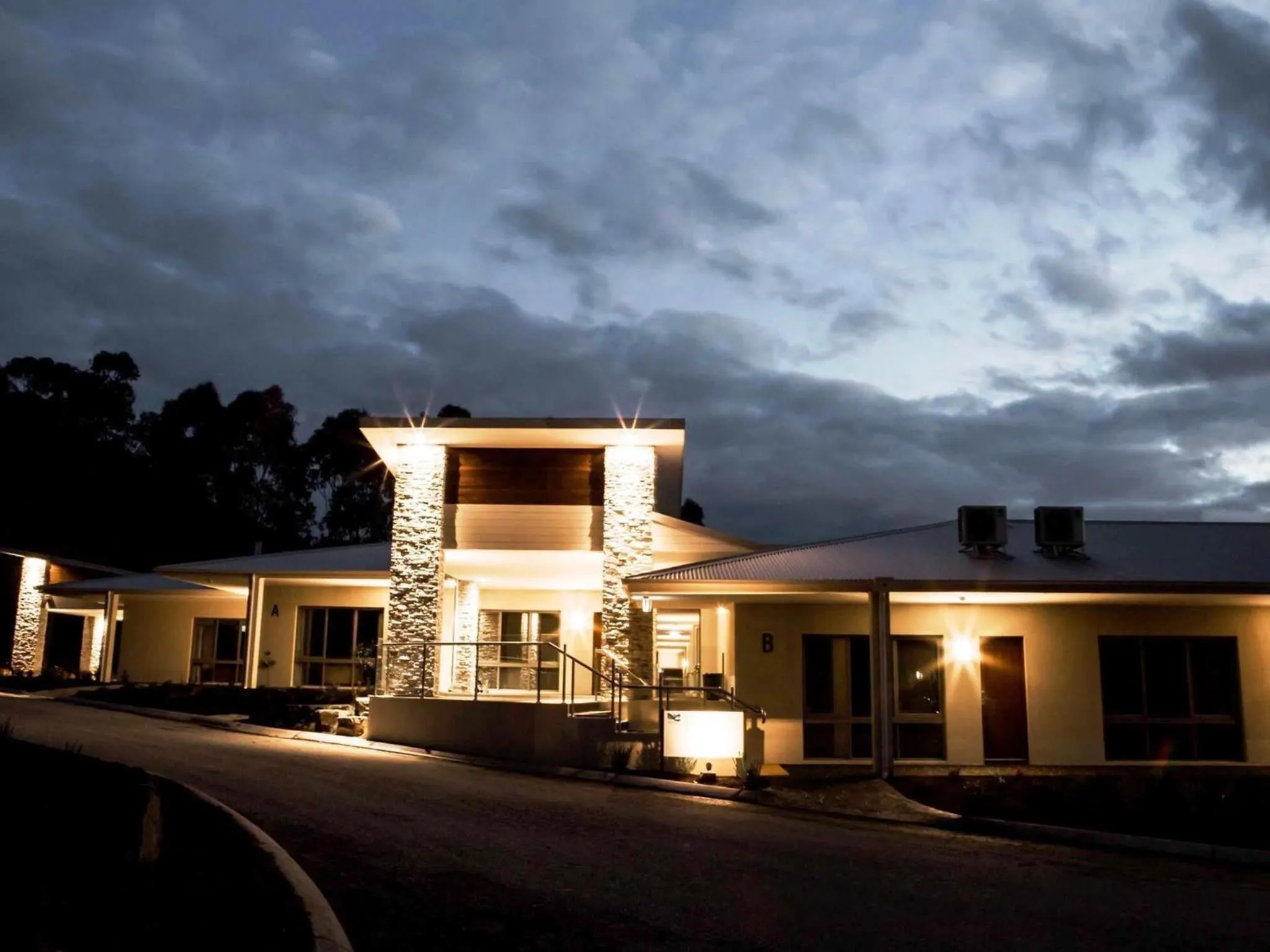 Facade/entrance in Foothills