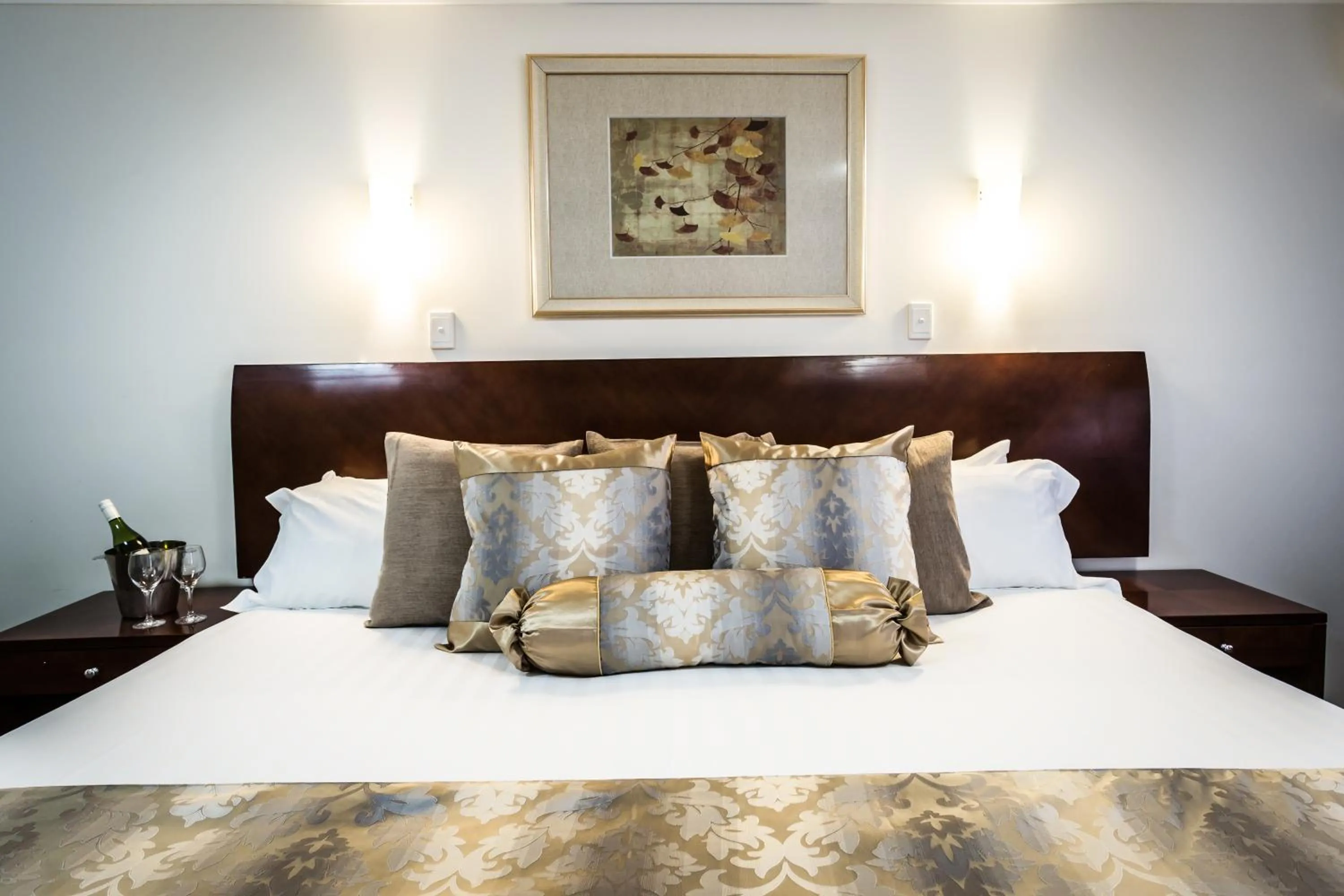 Bedroom, Bed in Foothills