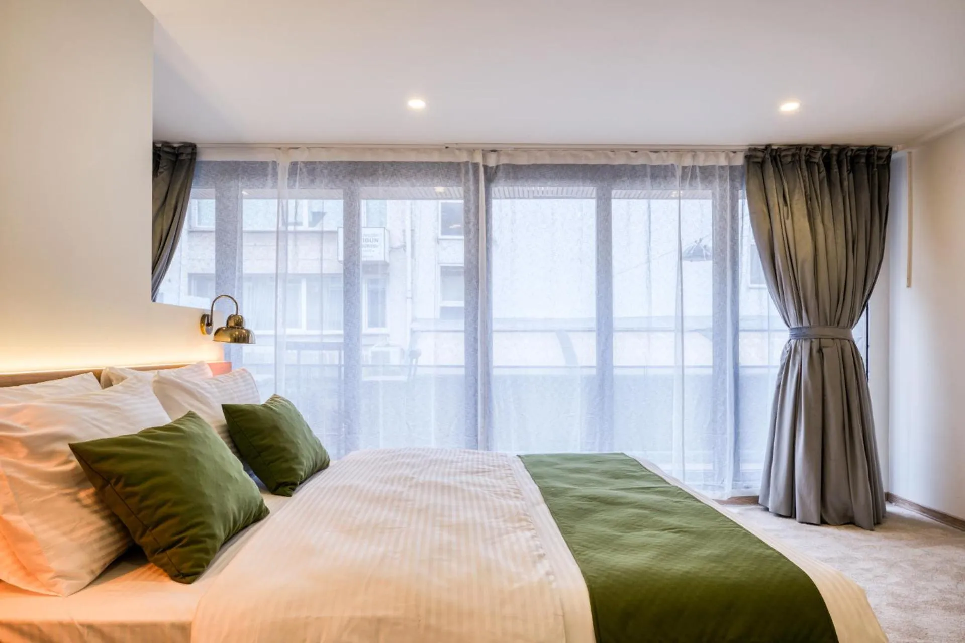 Bed in Elephant In The Room