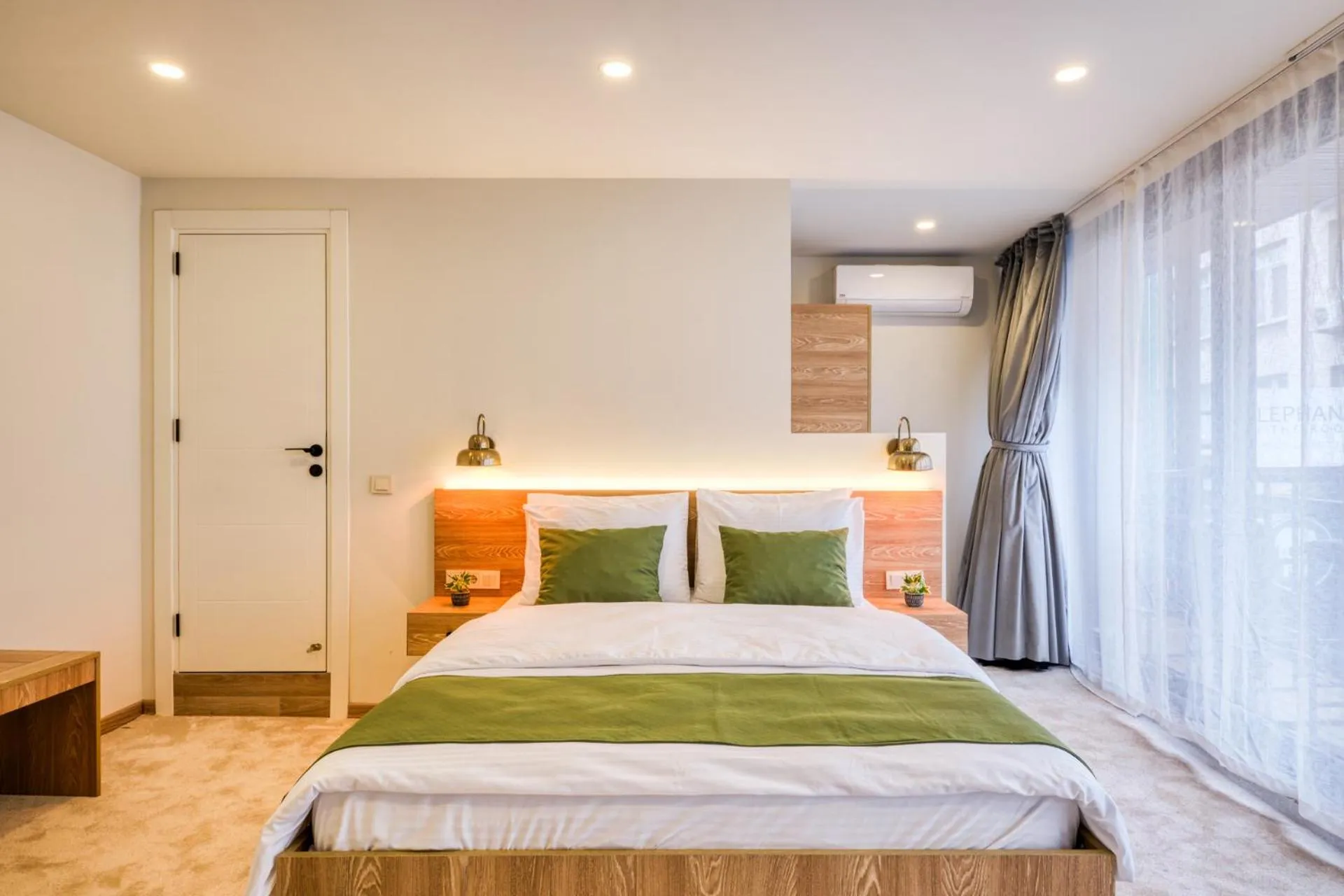 Bed in Elephant In The Room