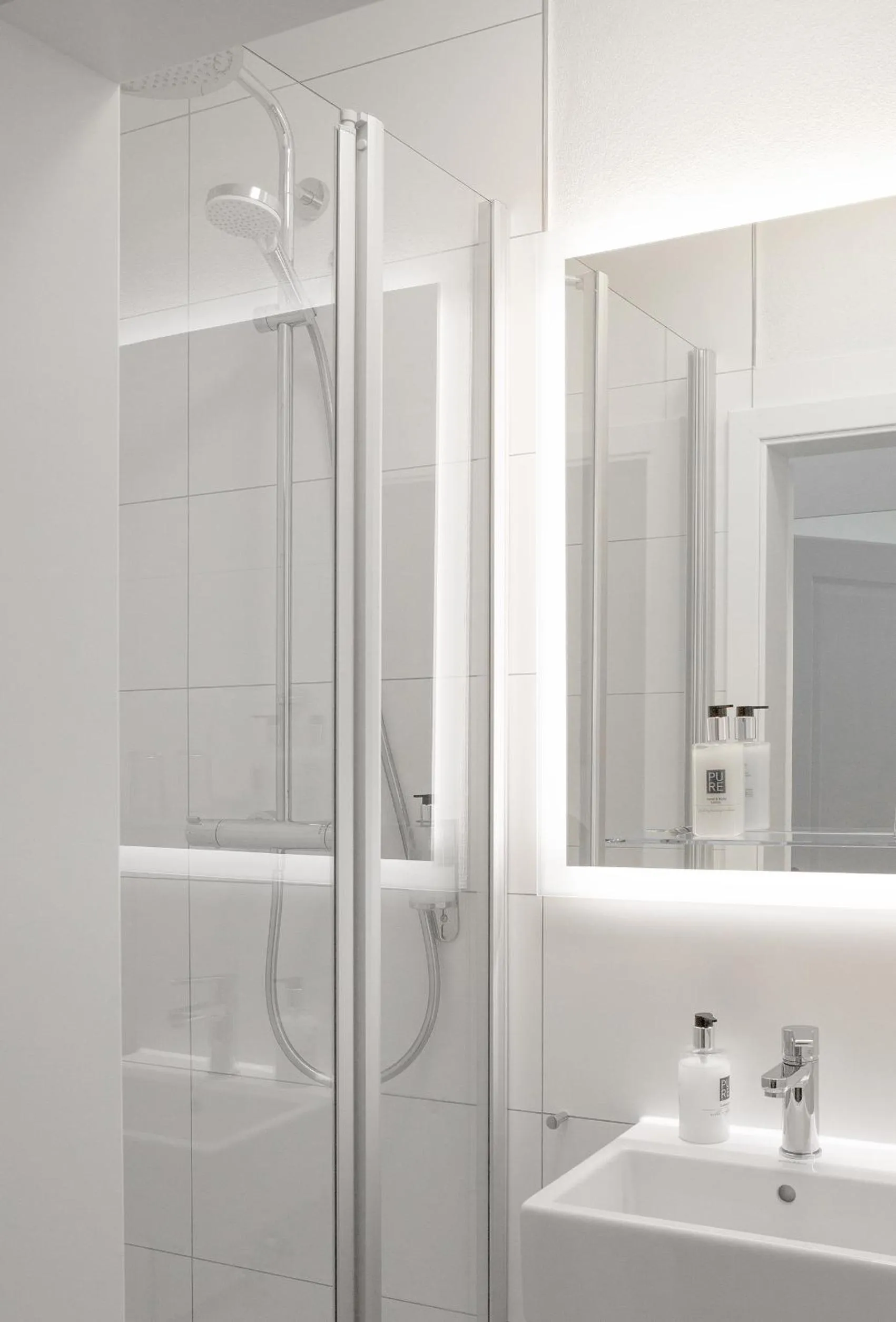 Shower in Hotel Kredell