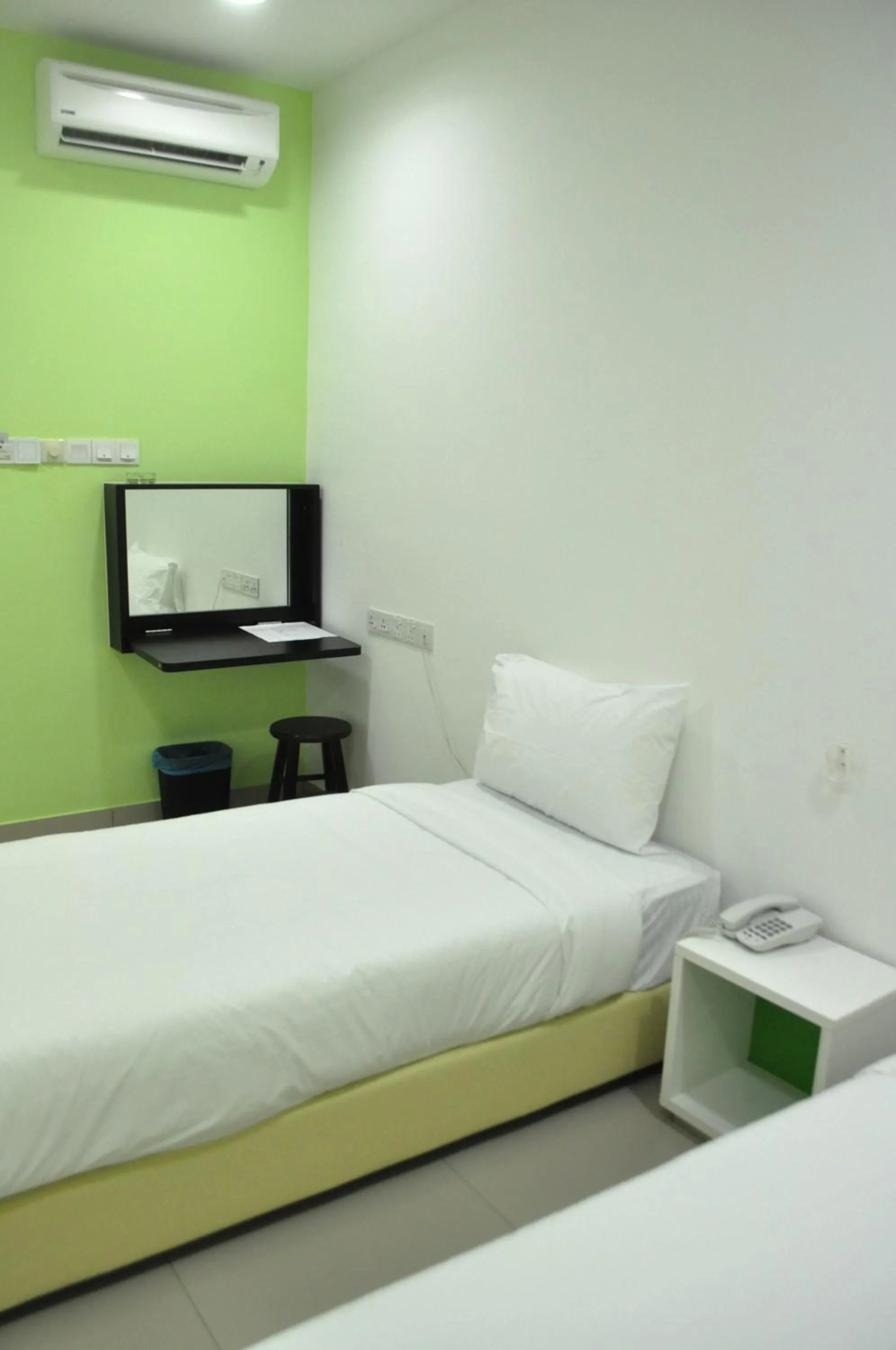 Bed in YY48 Hotel 2 Mins Walk From Masjid Jamek LRT Station