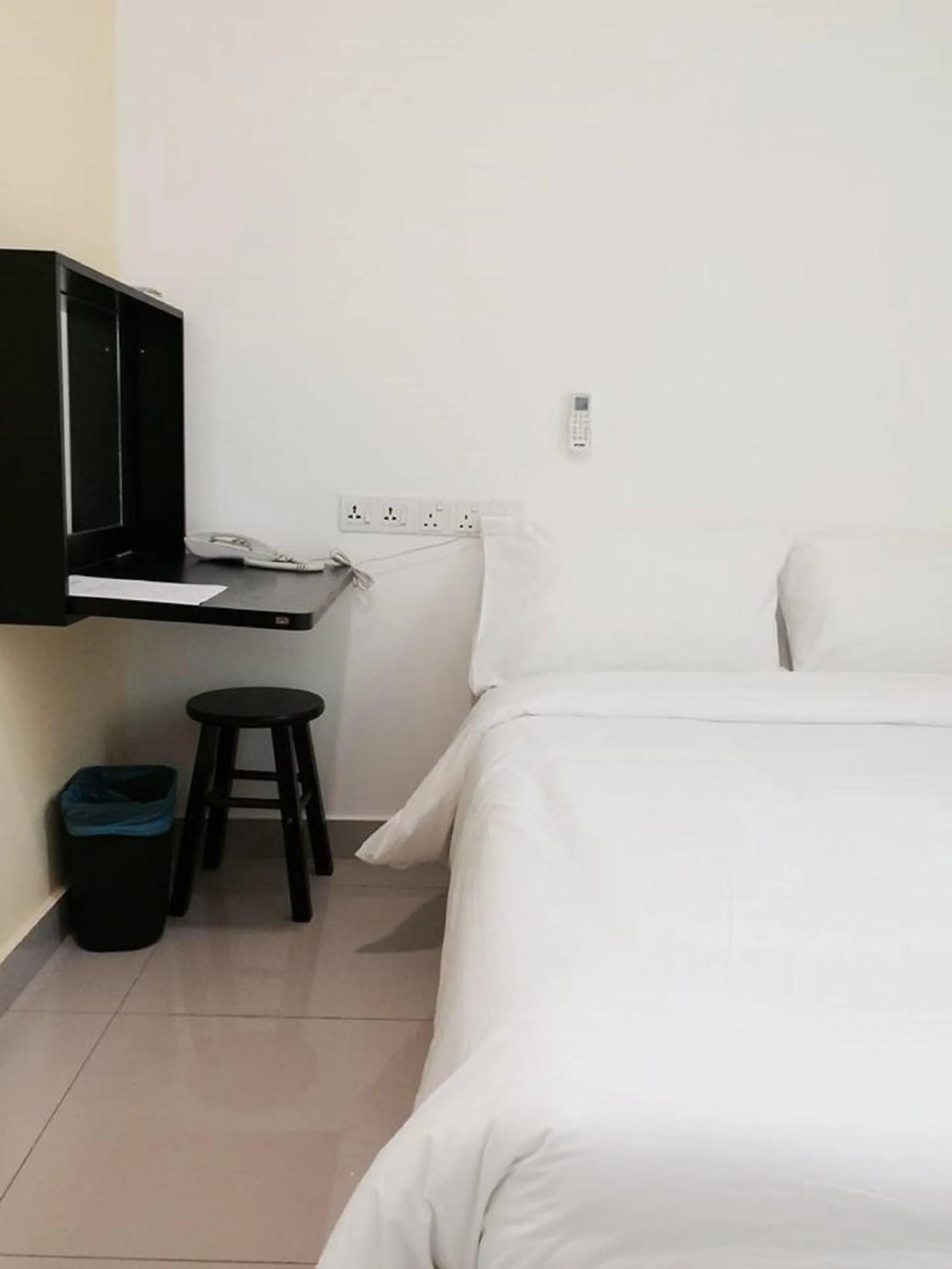 Bed in YY48 Hotel 2 Mins Walk From Masjid Jamek LRT Station