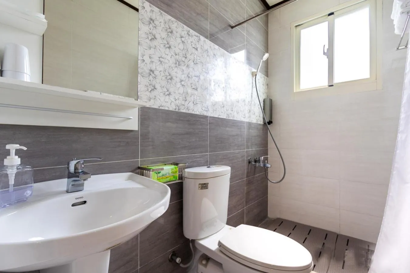 Shower in Sommer 19 B&B