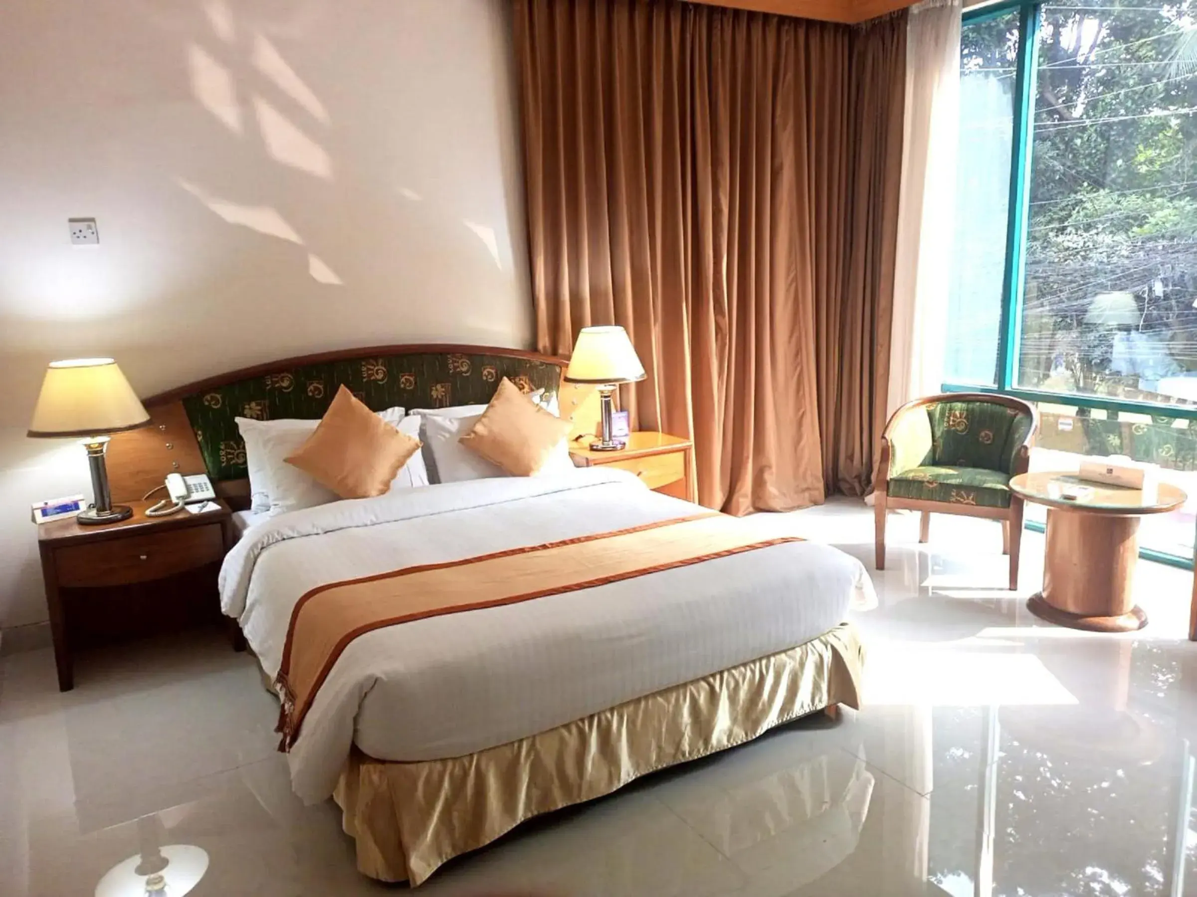 Deluxe Double Room with Lake View in HOTEL LAKE CASTLE - Parkview Deluxe Double Room with Lake View in HOTEL LAKE CASTLE - Parkview