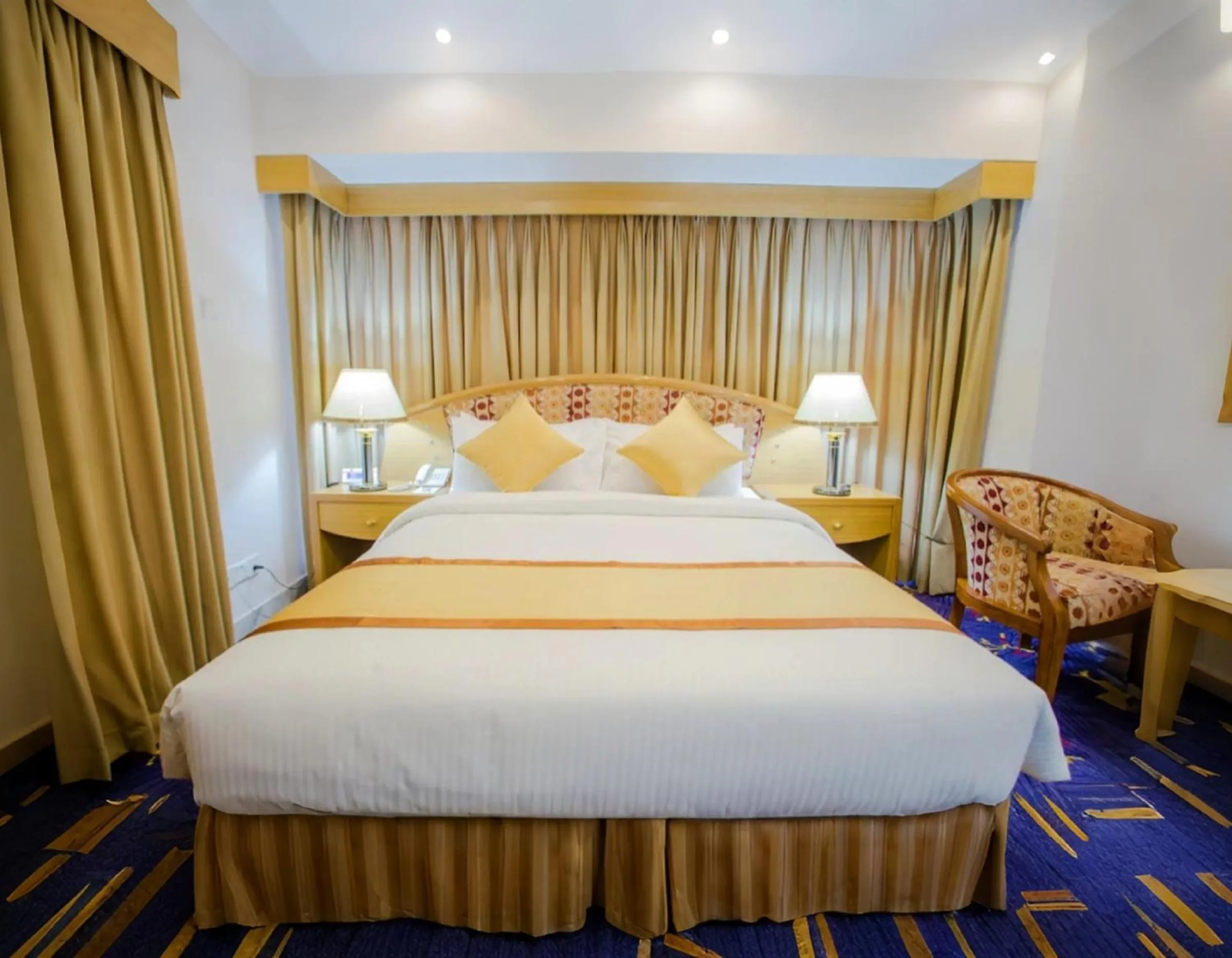 Bed in HOTEL LAKE CASTLE - Parkview