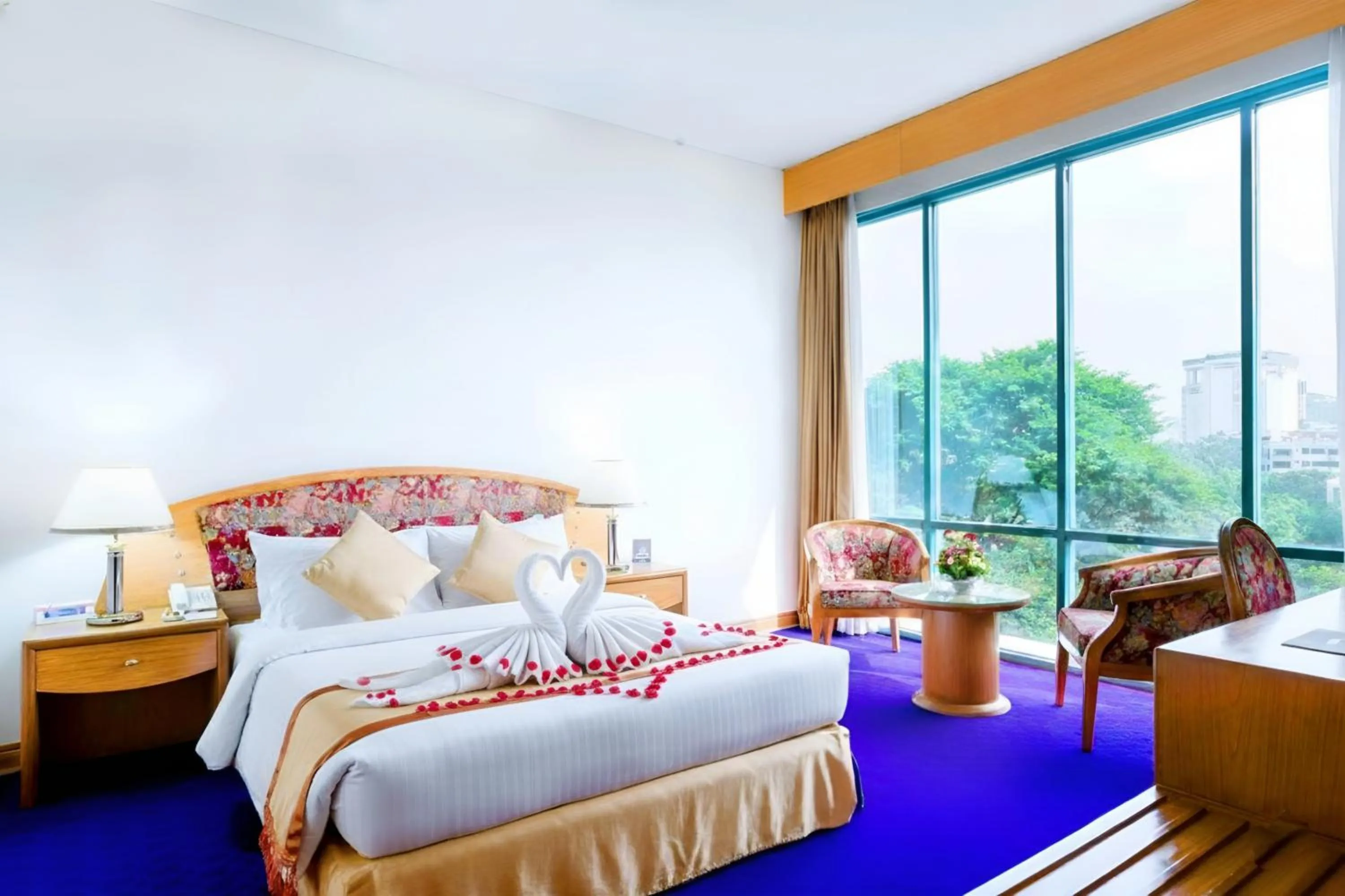 Bed in HOTEL LAKE CASTLE - Parkview