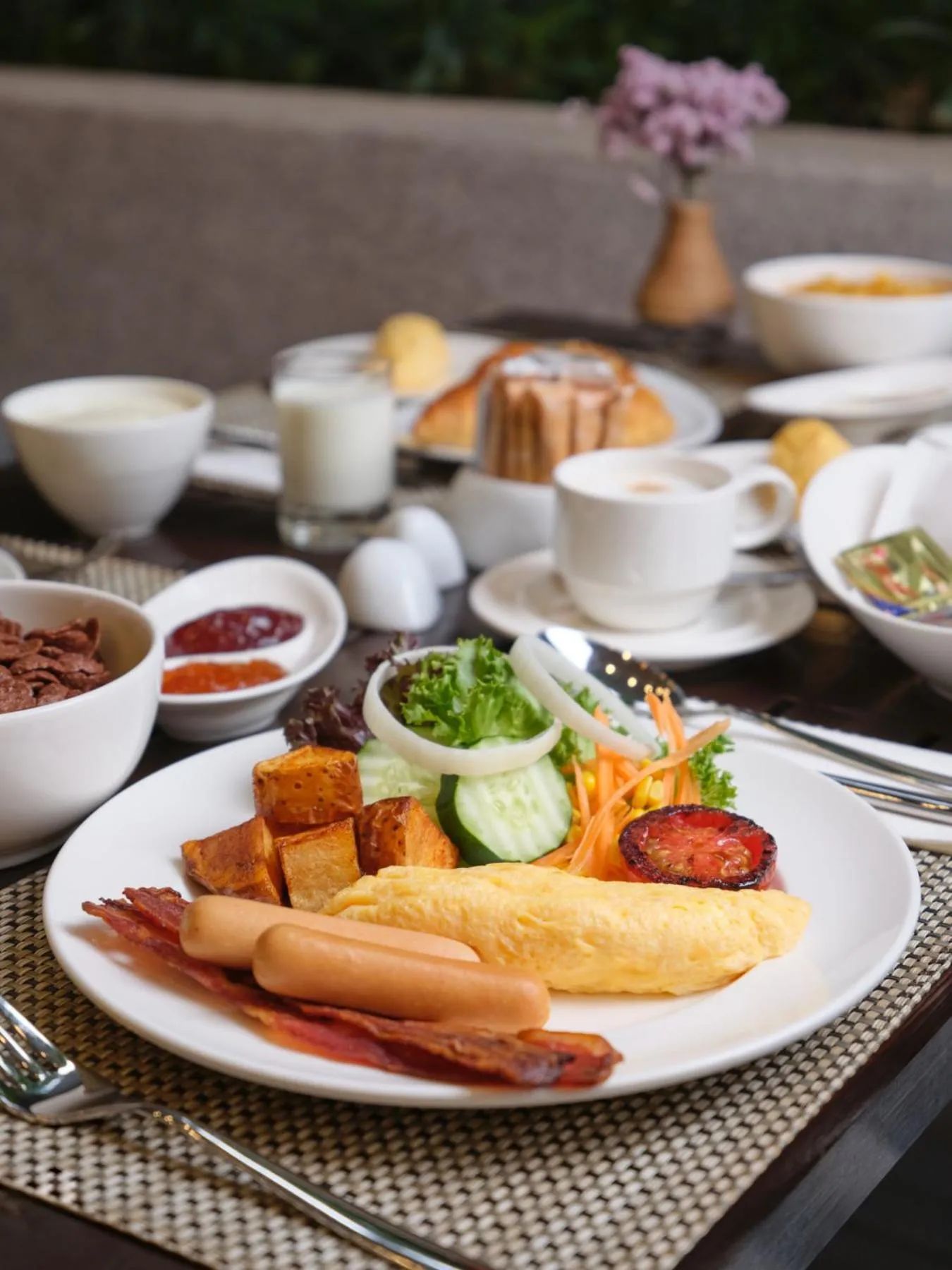 Restaurant/places to eat in Amara Bangkok Hotel