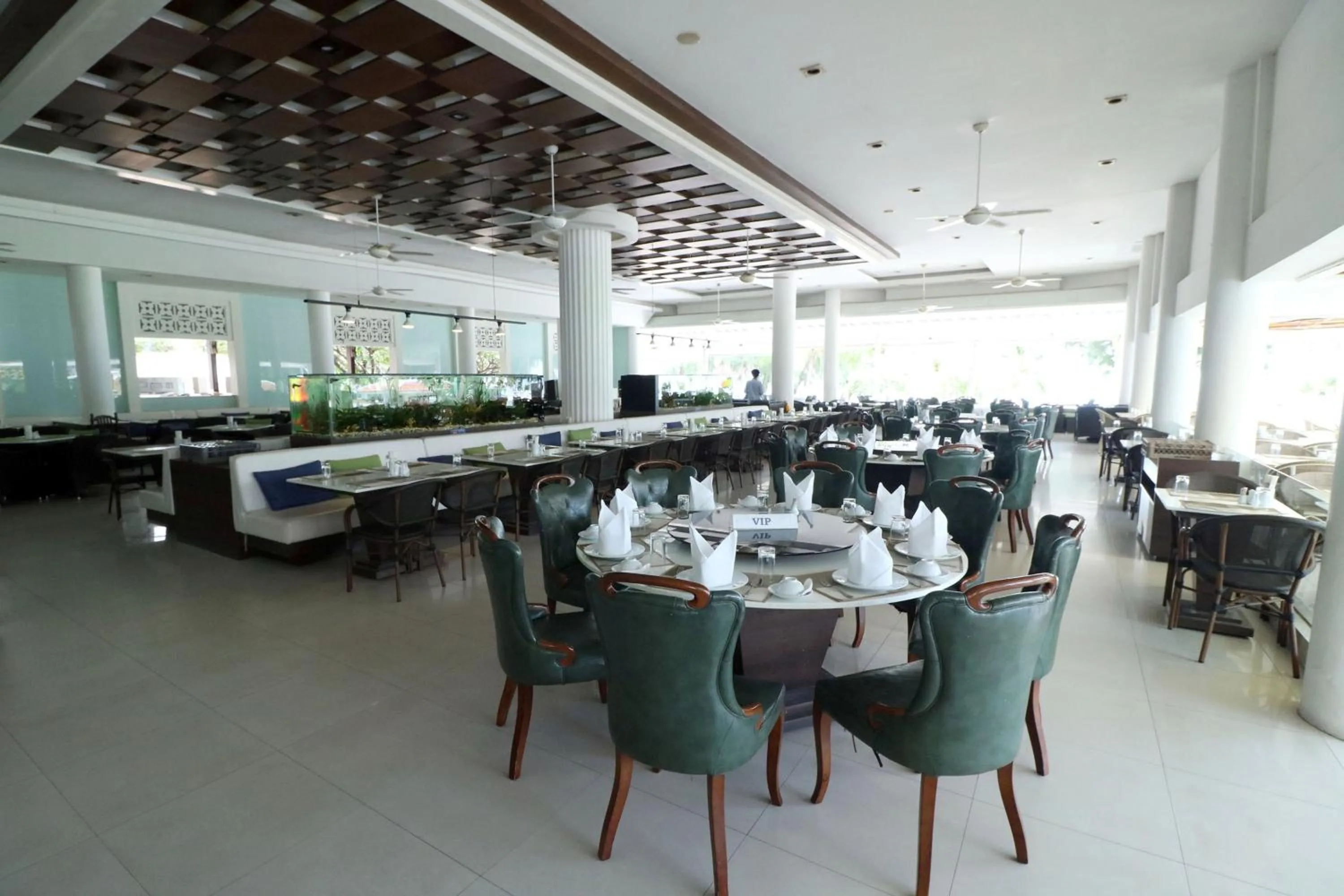 Restaurant/places to eat in Methavalai Hotel