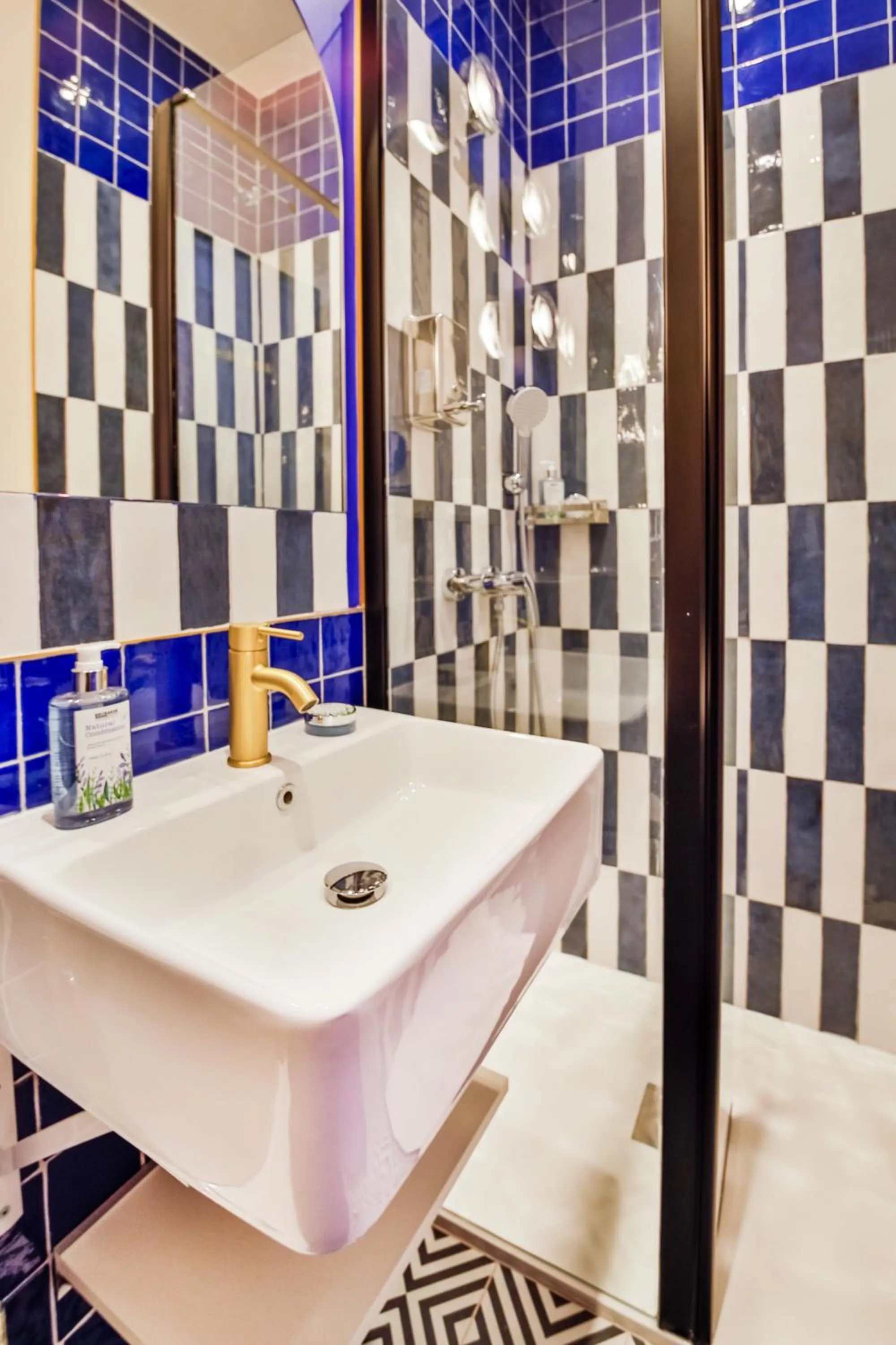 Shower in WS Opéra - Edimbourg