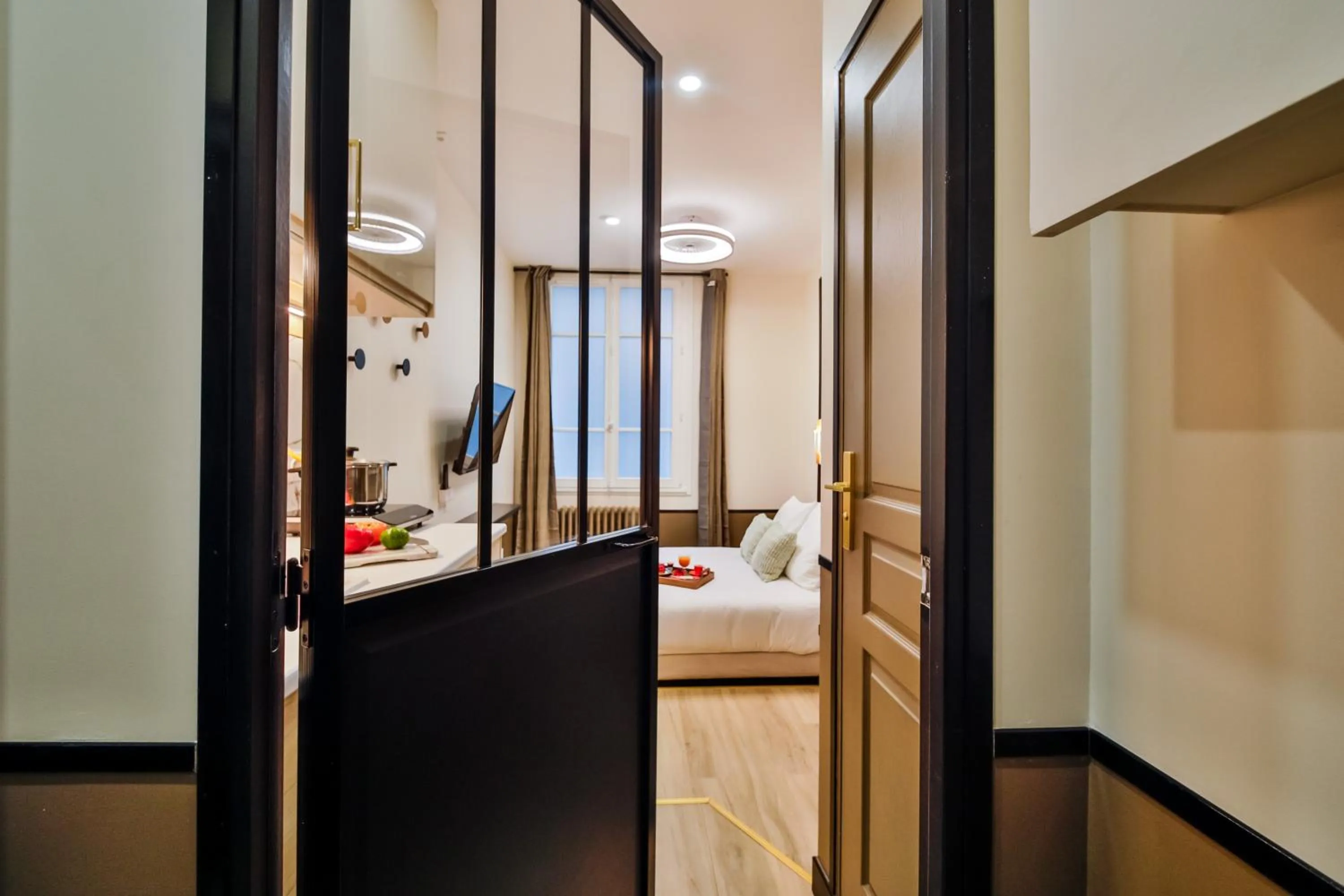 Photo of the whole room, Bed in WS Opéra - Edimbourg