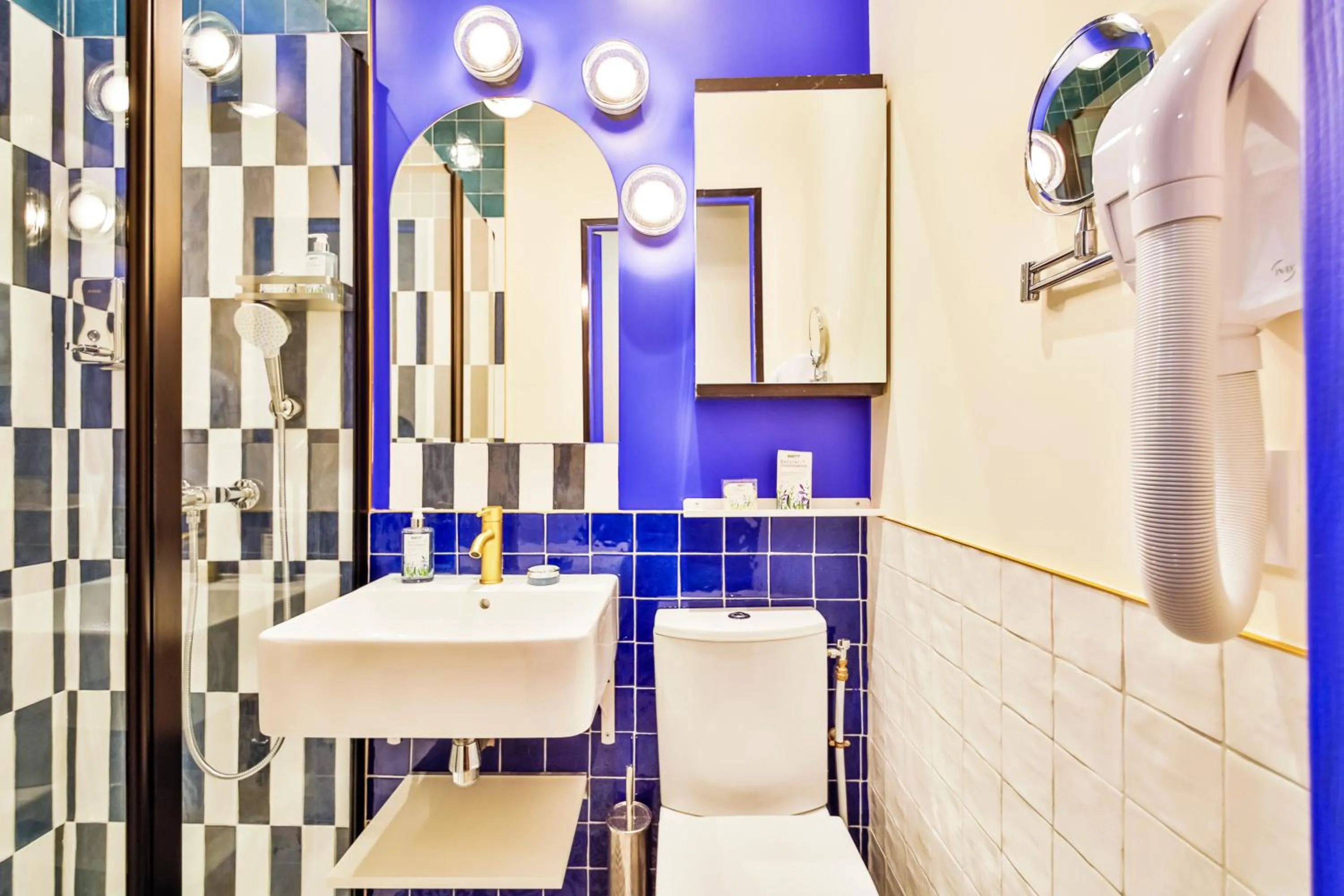 Shower in WS Opéra - Edimbourg