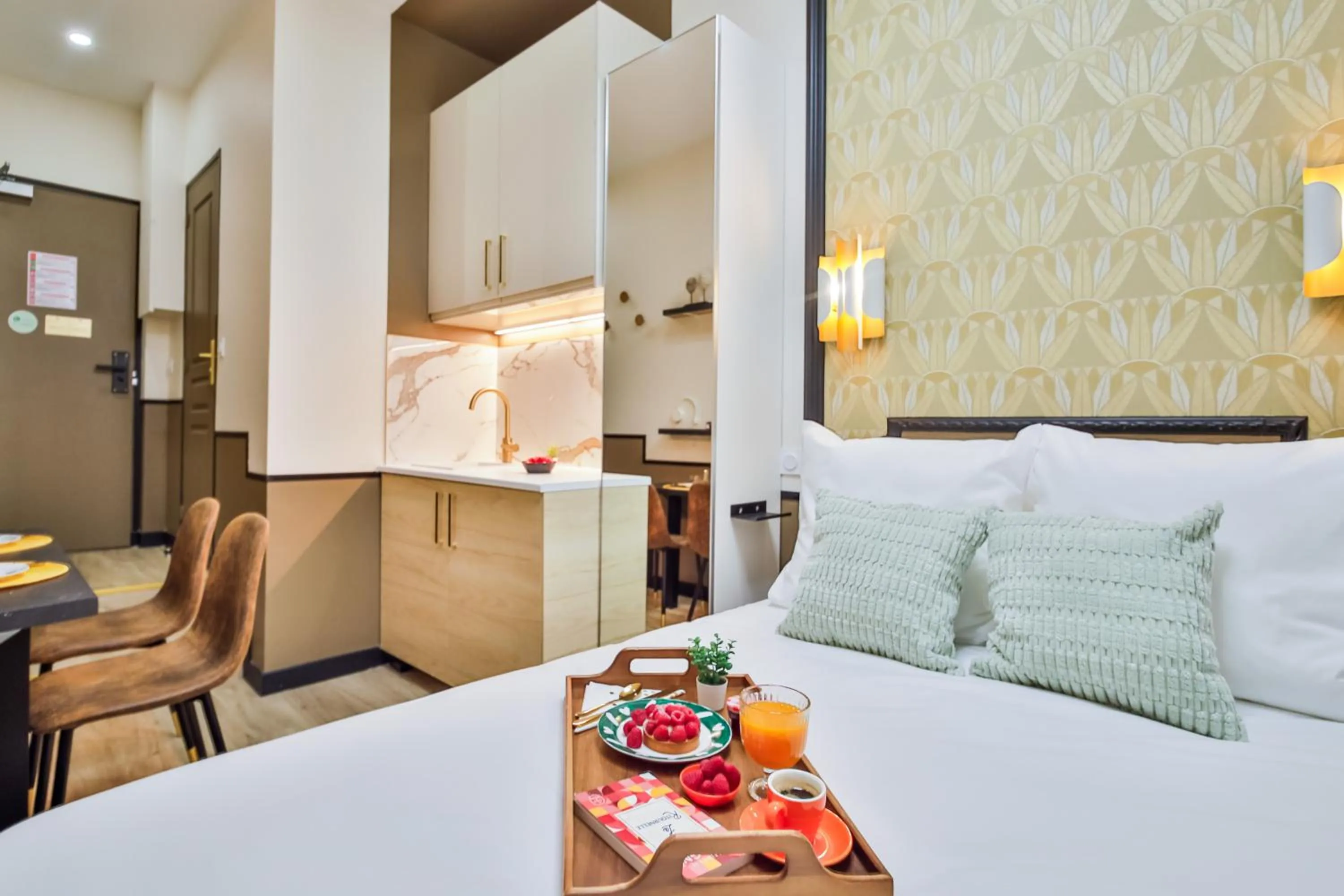 Photo of the whole room, Bed in WS Opéra - Edimbourg