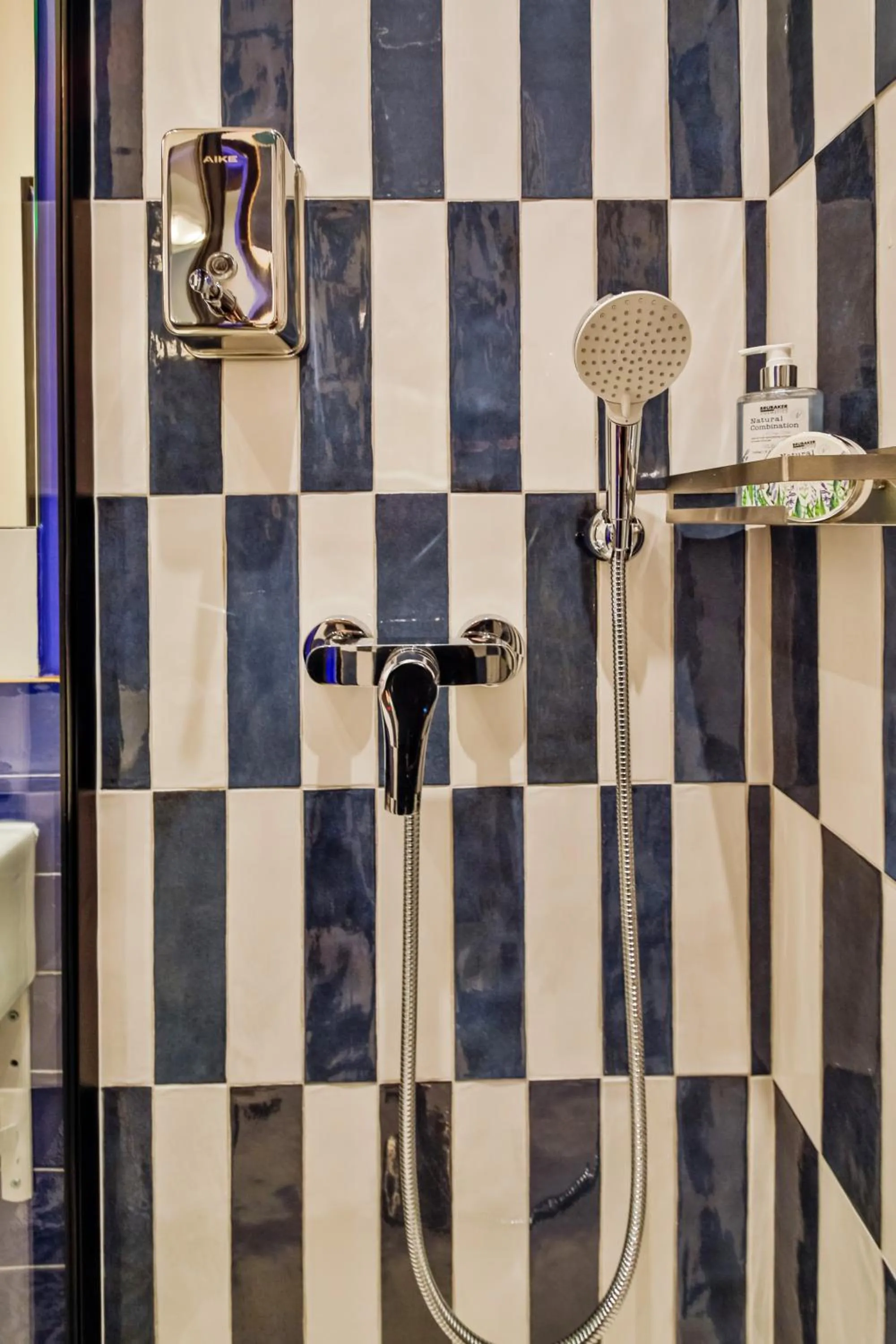 Shower in WS Opéra - Edimbourg