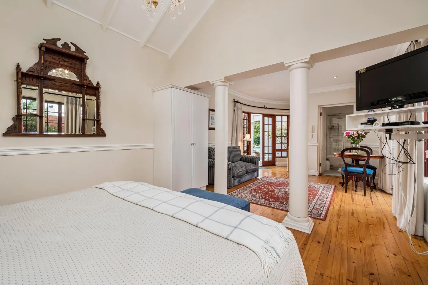 Bed in Millbury Guest House