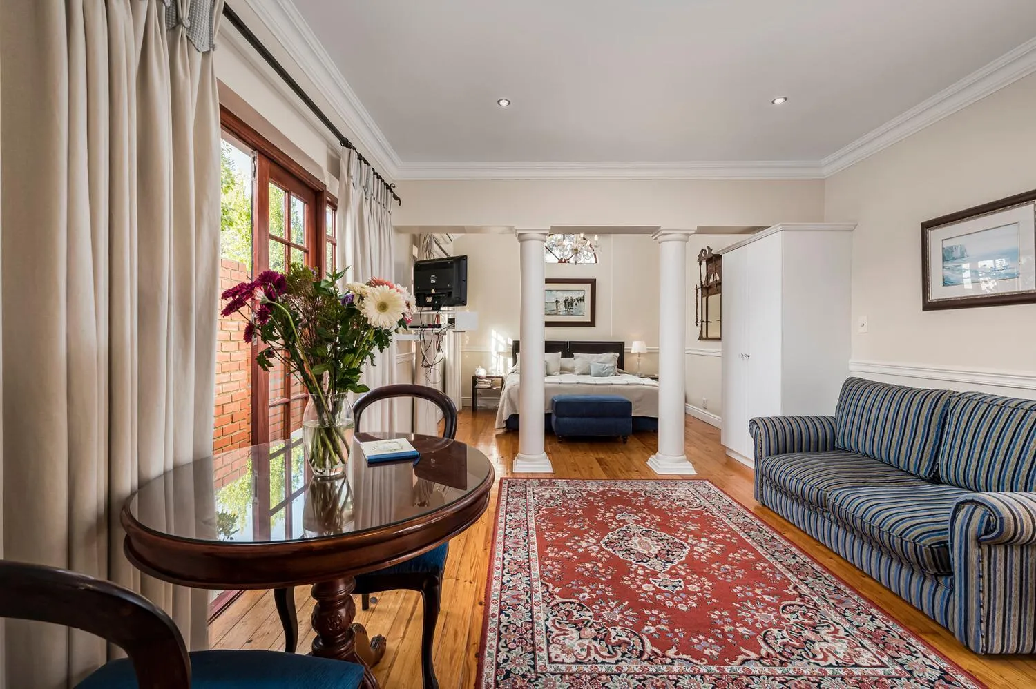 Bed in Millbury Guest House